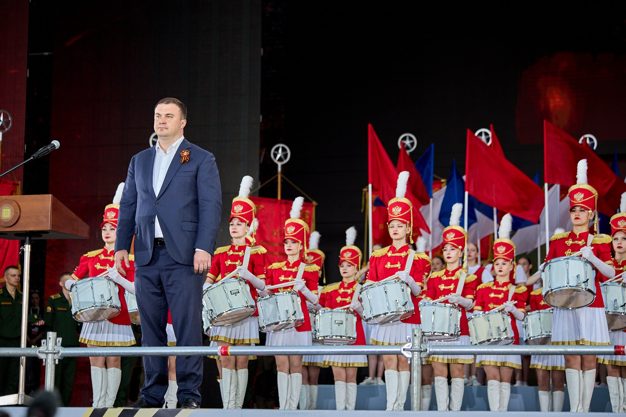 Концерт 9 мая 2025 года на соборной площади. Фотограф Омск | Александр Вандеров