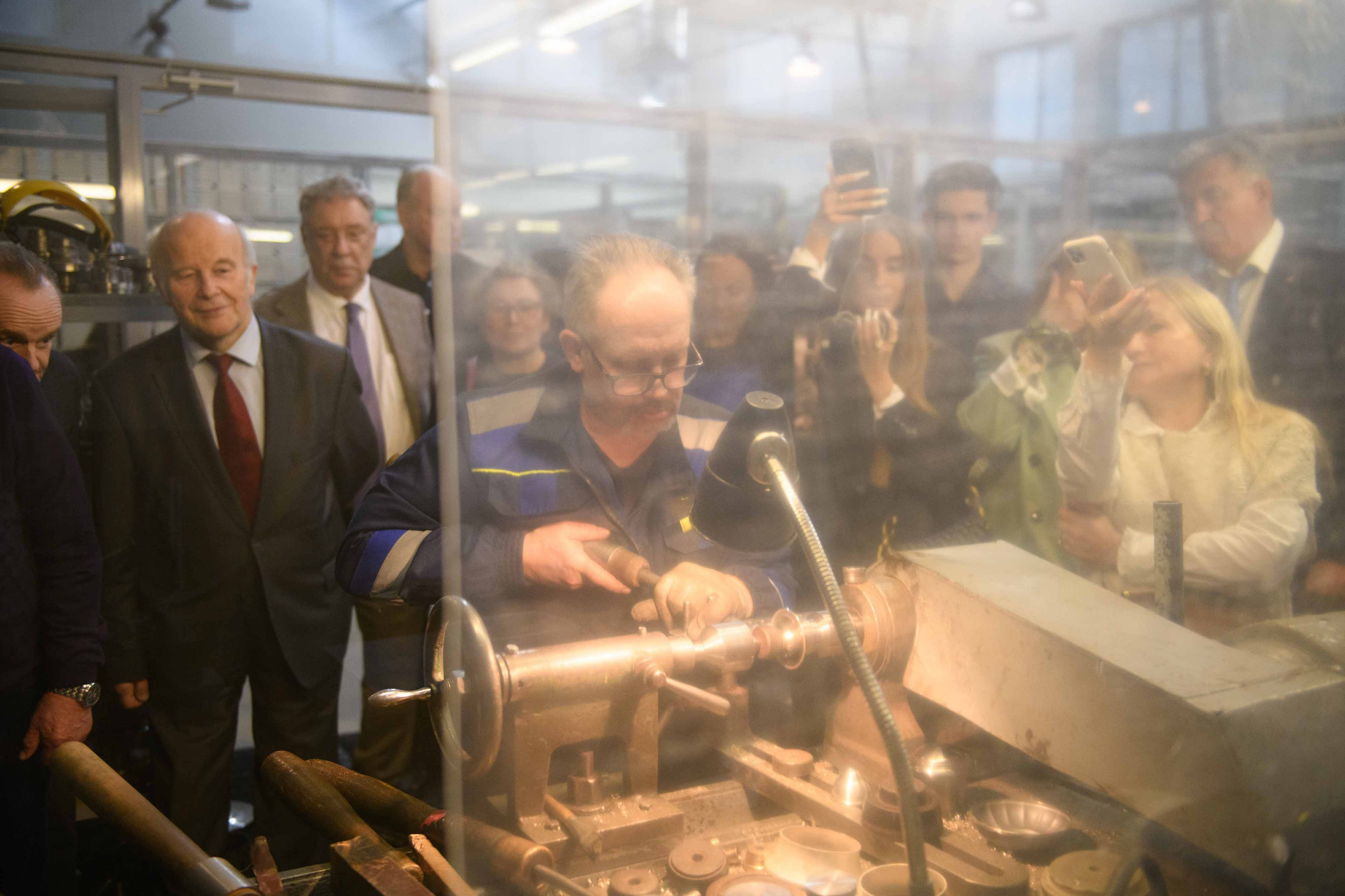 Русские Самоцветы: За кулисами легенды — Фотоальбом об искусстве и производстве