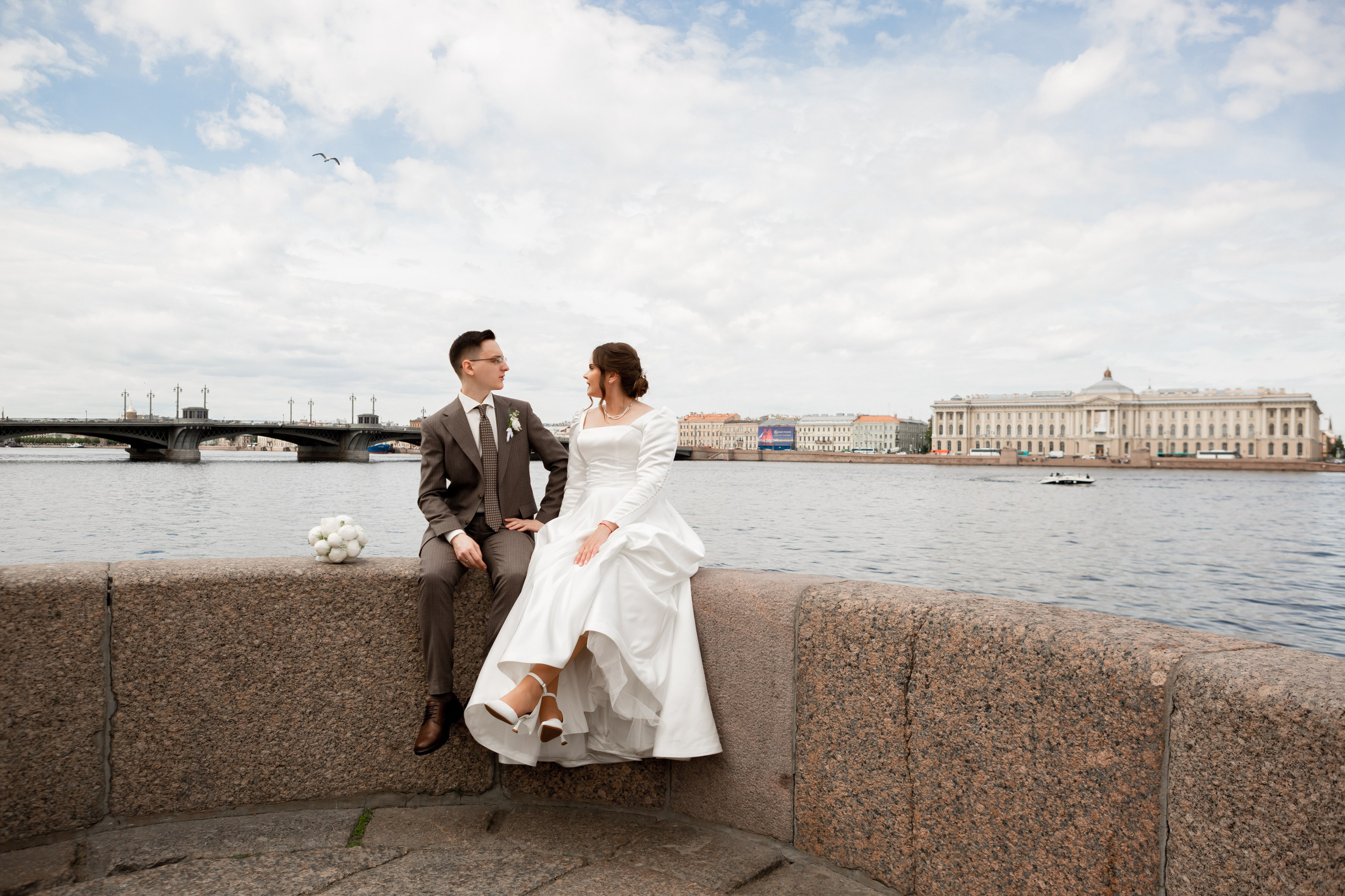 Свадебная фотопрогулка в центре Петербурга