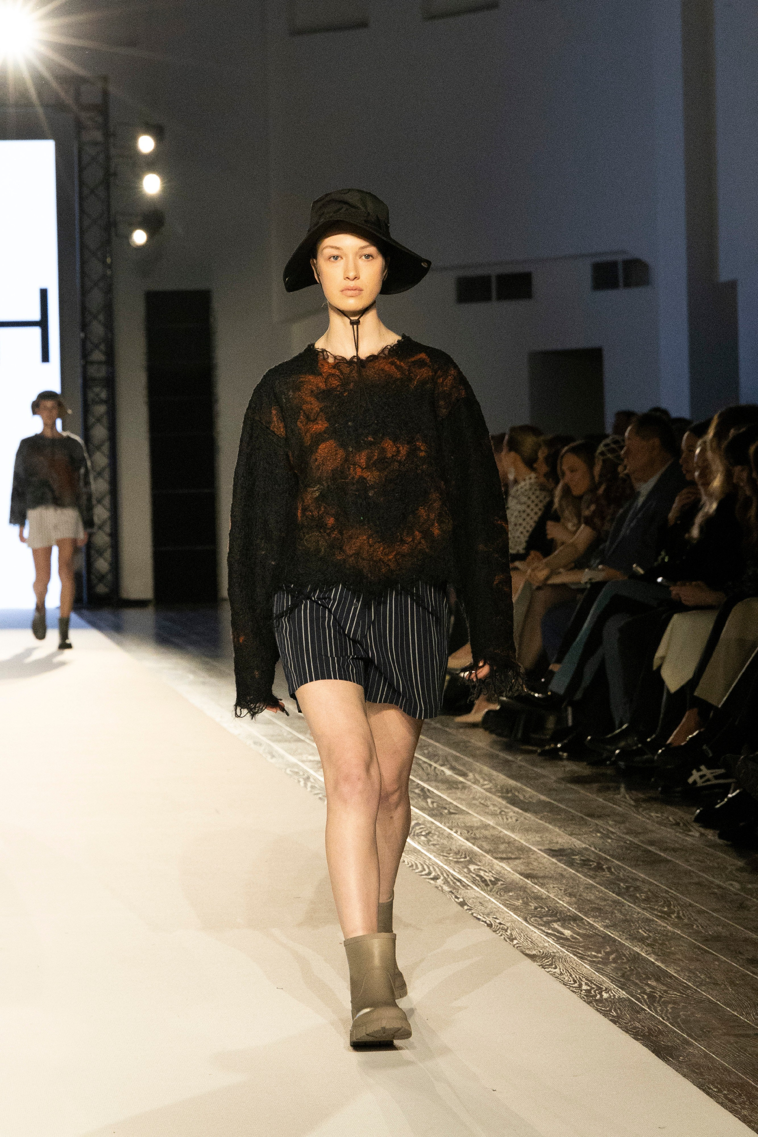 ДЛТ Собака.ru показ победителей конкурса «Новые имена в моде 2025». FOTOFAQ SKOOL г. Санкт-Петербург: очные, дистанционные и онлайн курсы фотографии