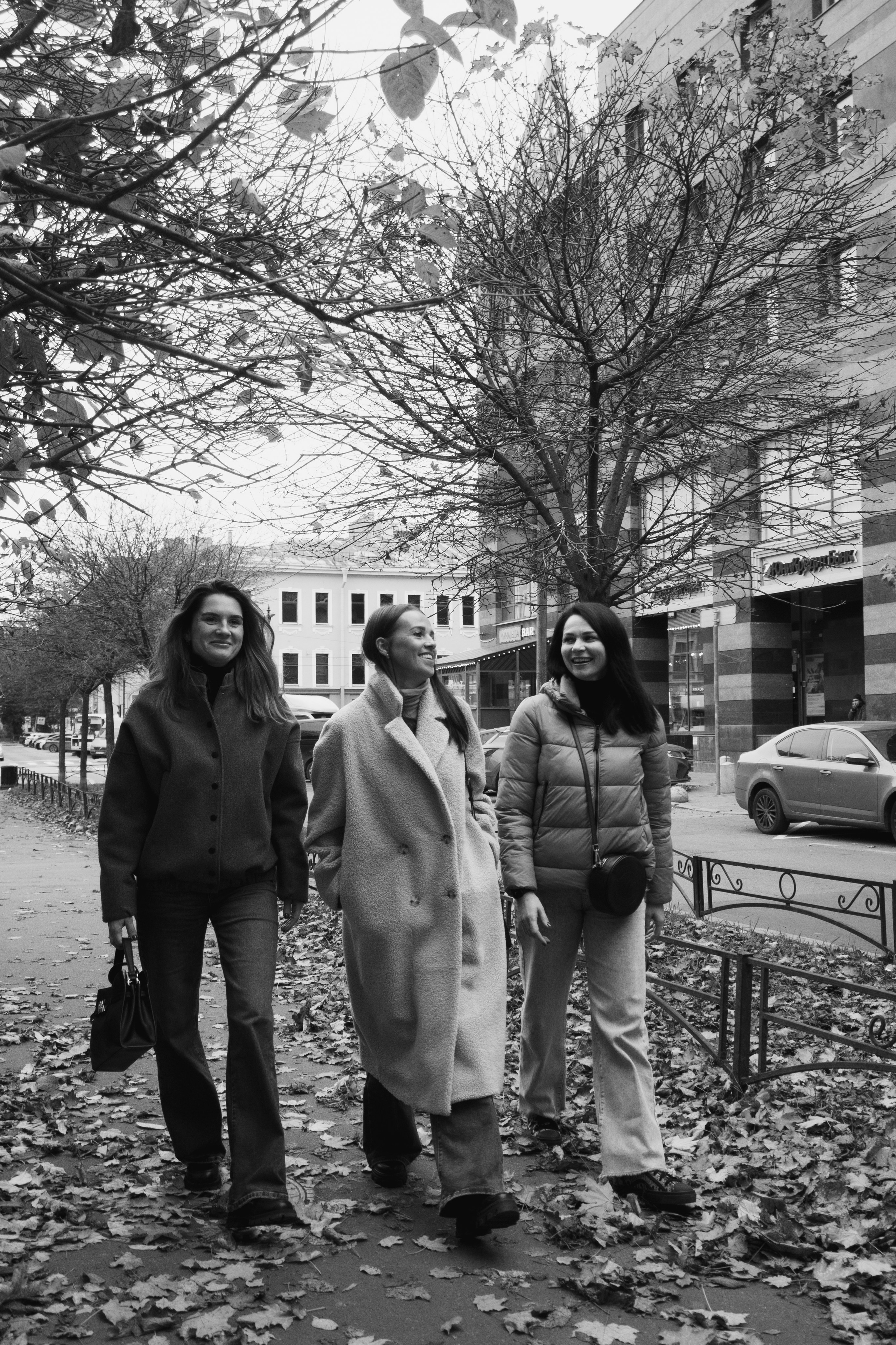 Уличная фотосессия трех подруг. Портретный и репортажный фотограф в Санкт-Петербурге | Валерия Кайряк