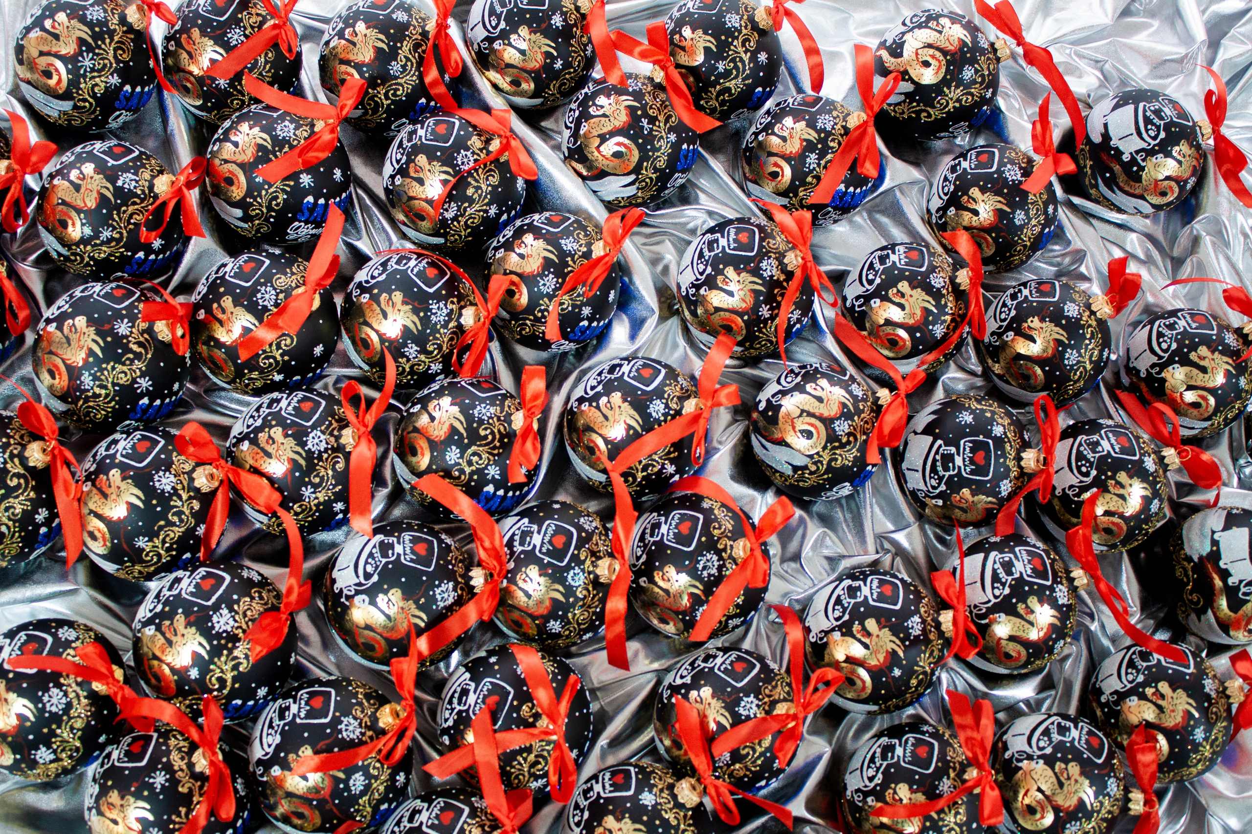 Елочный шар с росписью-Ваш лучший подарок на Новый Год. Арт-вечеринки и мастер-классы в Москве для взрослых и детей