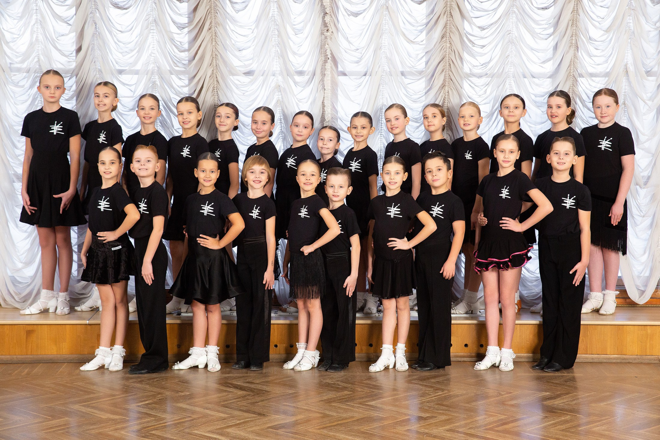 Фотосъемка танцевального коллектива в Перми. Фотоагентство Объектив — Профессиональная фотосъемка b2b в Перми