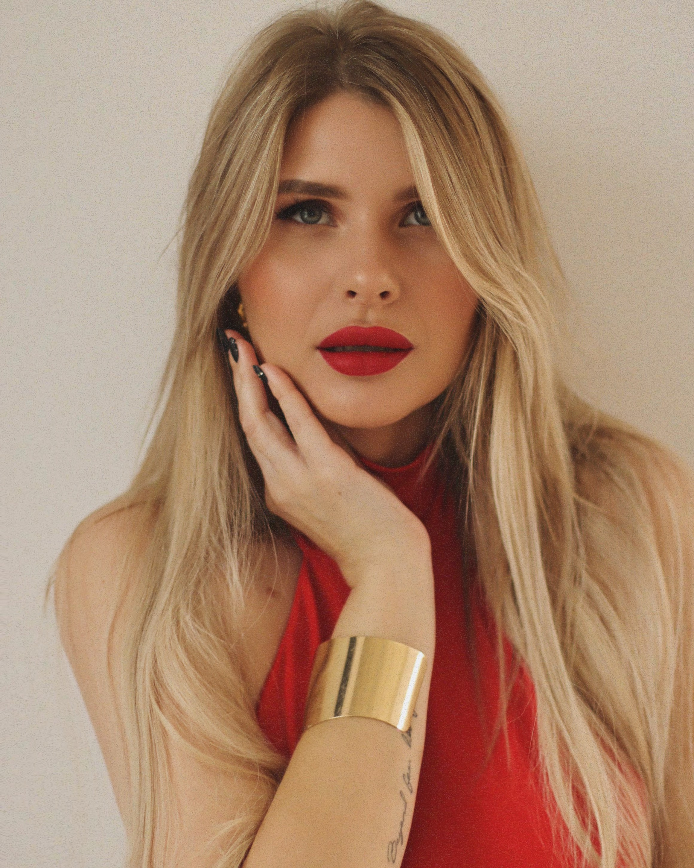 Контент-мейкер и лайф-терапевт