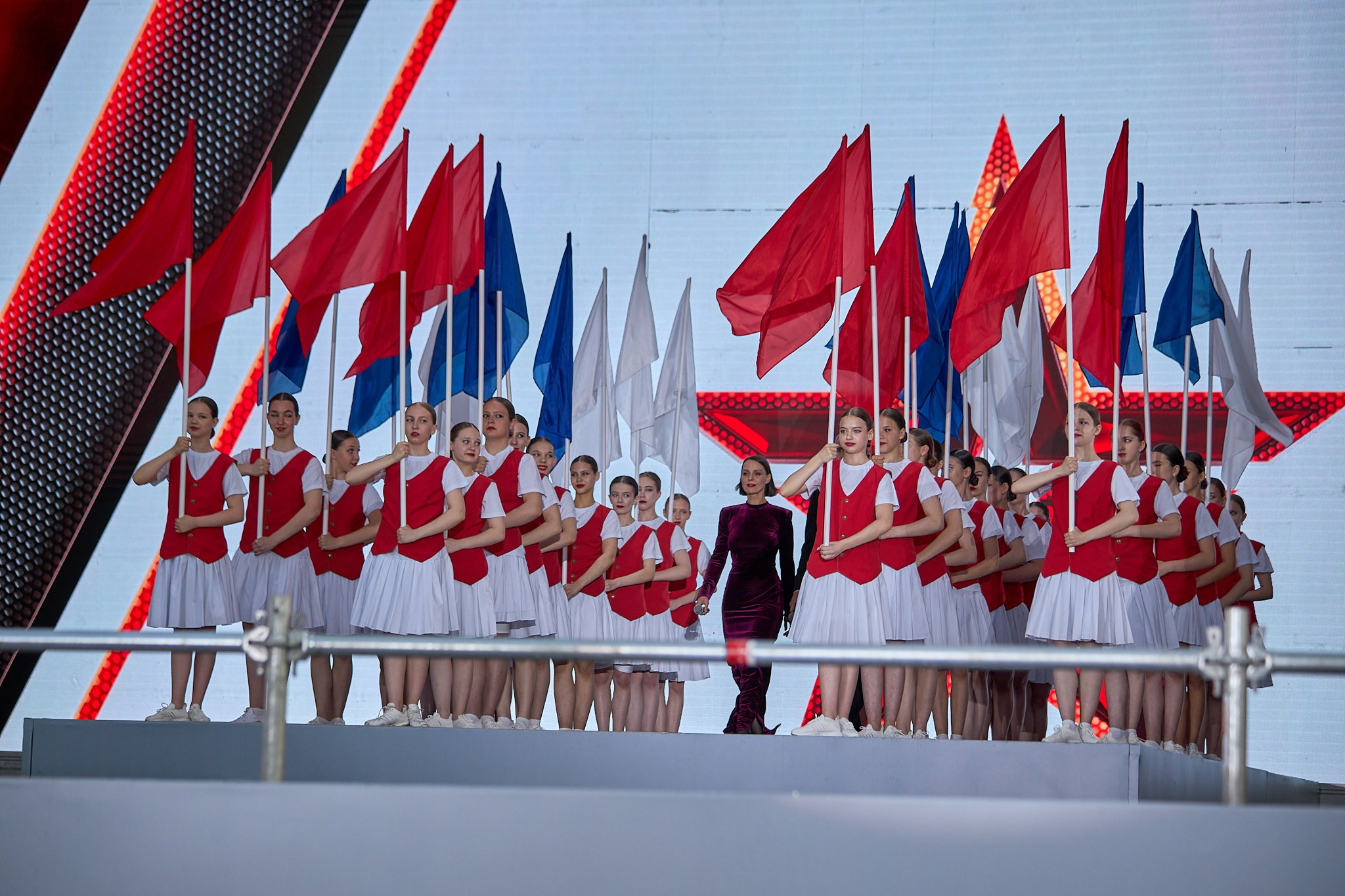 Концерт 9 мая 2025 года на соборной площади. Фотограф Омск | Александр Вандеров