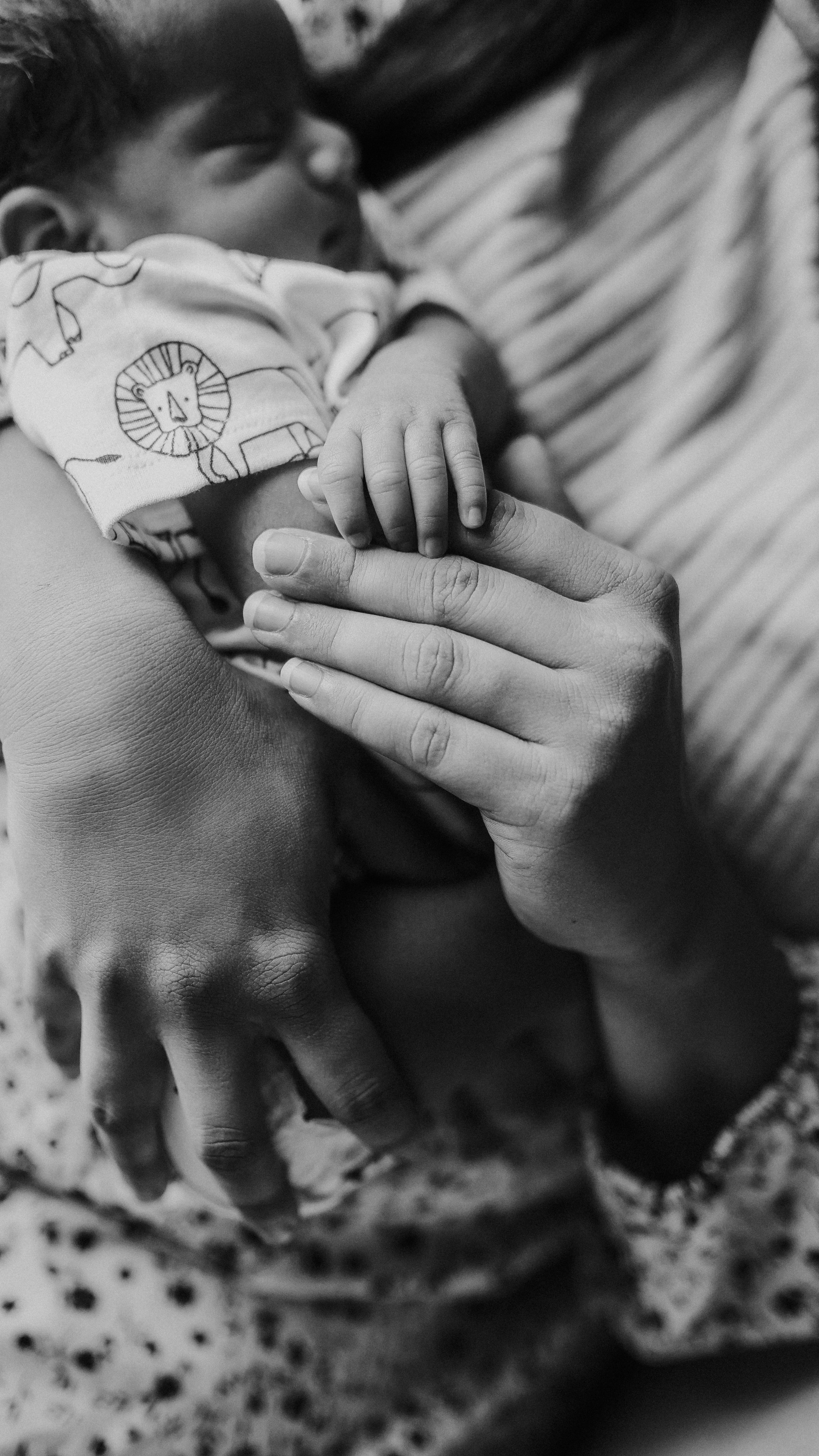 Heartfelt family memories — cozy newborn session
