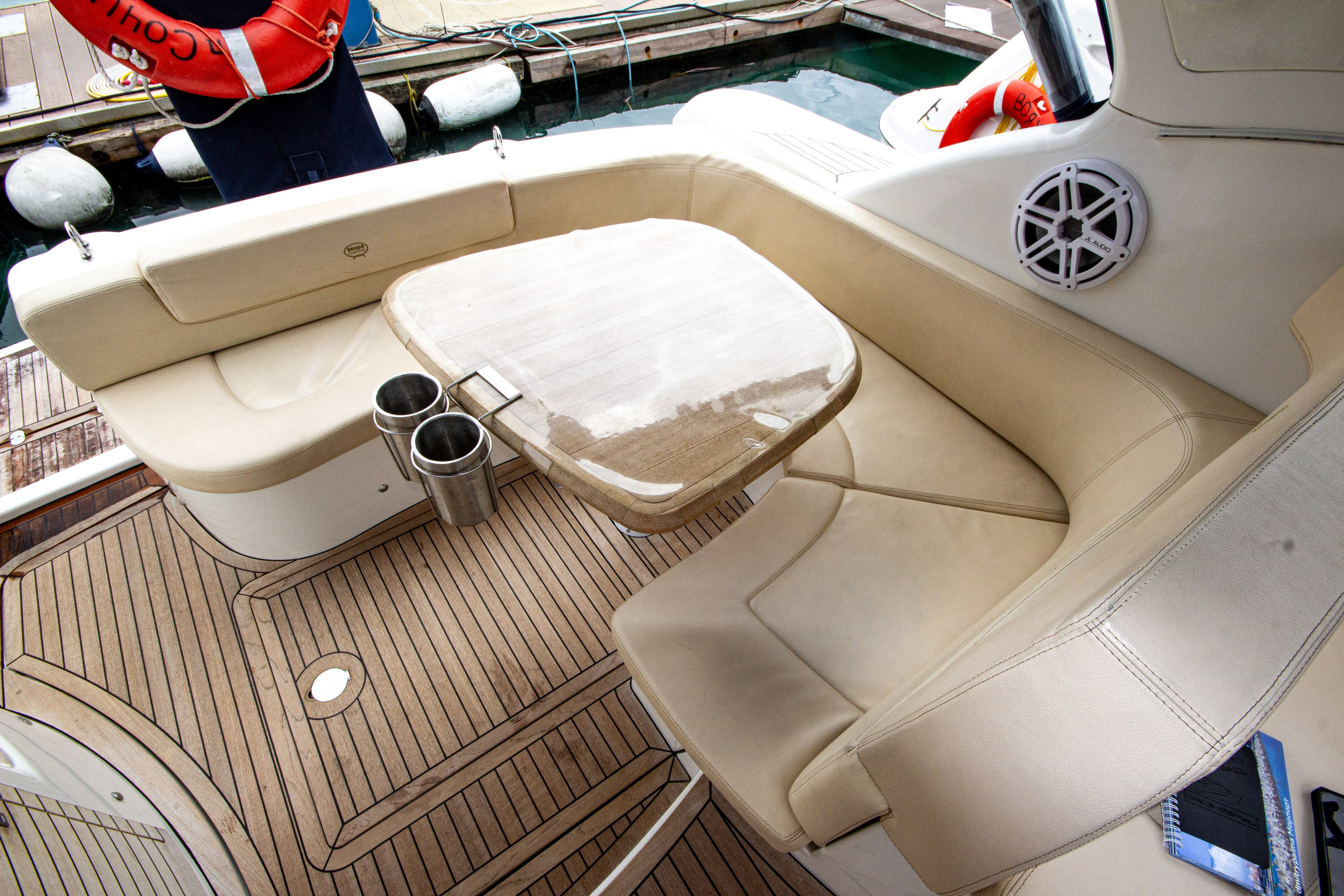 Катер Белуга Аренда Яхты в Сочи Яхтанаморе YACHTNAMORE YACHTANAMORE