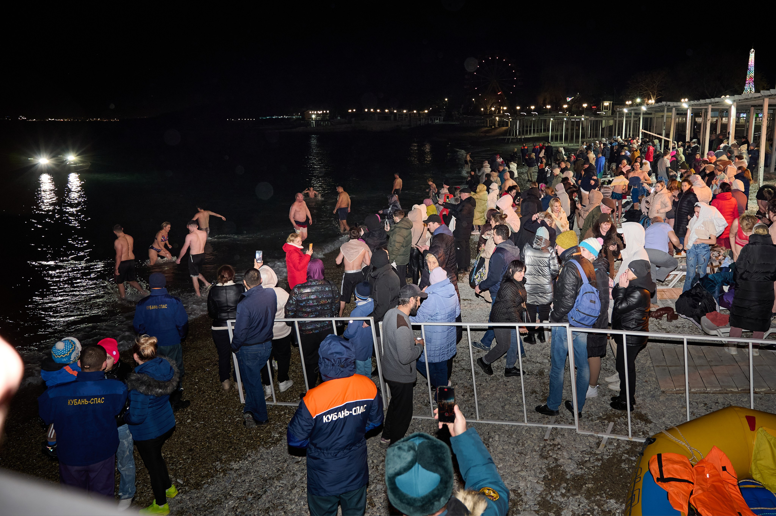Крещенские купания. Жизнь курорта Кабардинка в фотографиях