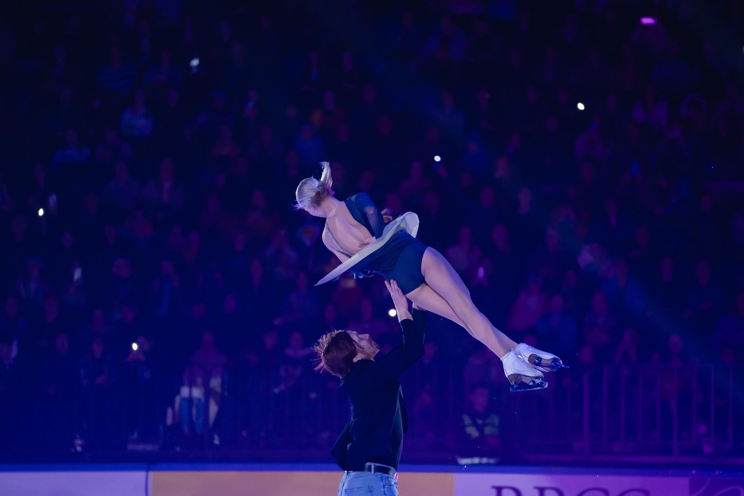 Шоу «Чемпионы на льду» в Новосибирске. Воробьева Ксения — Спортивный и танцевальный фотограф Новосибирск