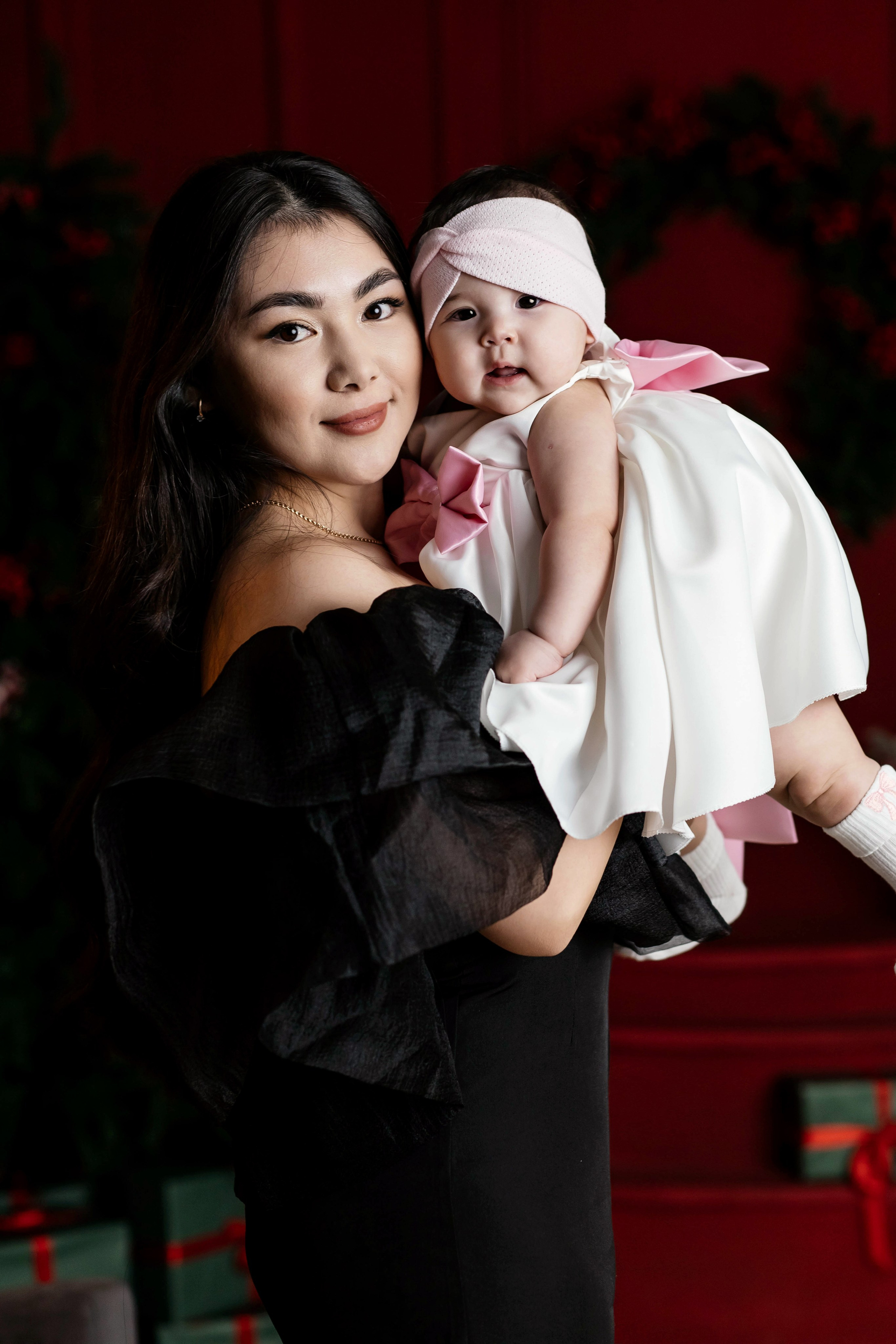 Семейная фотосессия Адия и Куан НГ 2026. Женский фотограф в Оренбурге Ирина Заводчикова