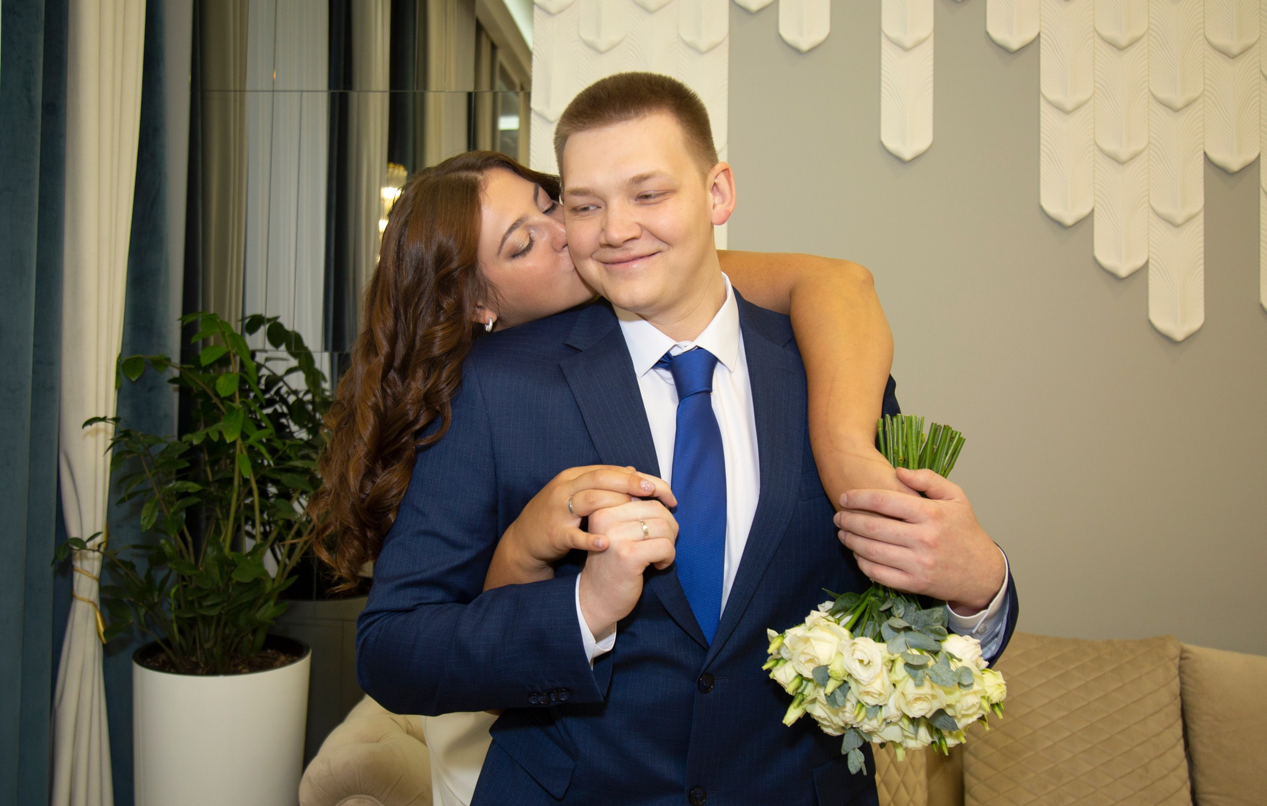 Свадебная фотосессия во Дворце бракосочетания 3 в Москве для Рафаэля и Анны. Фотосессия в студии в Москве от профессионального фотографа услуги по доступным ценам