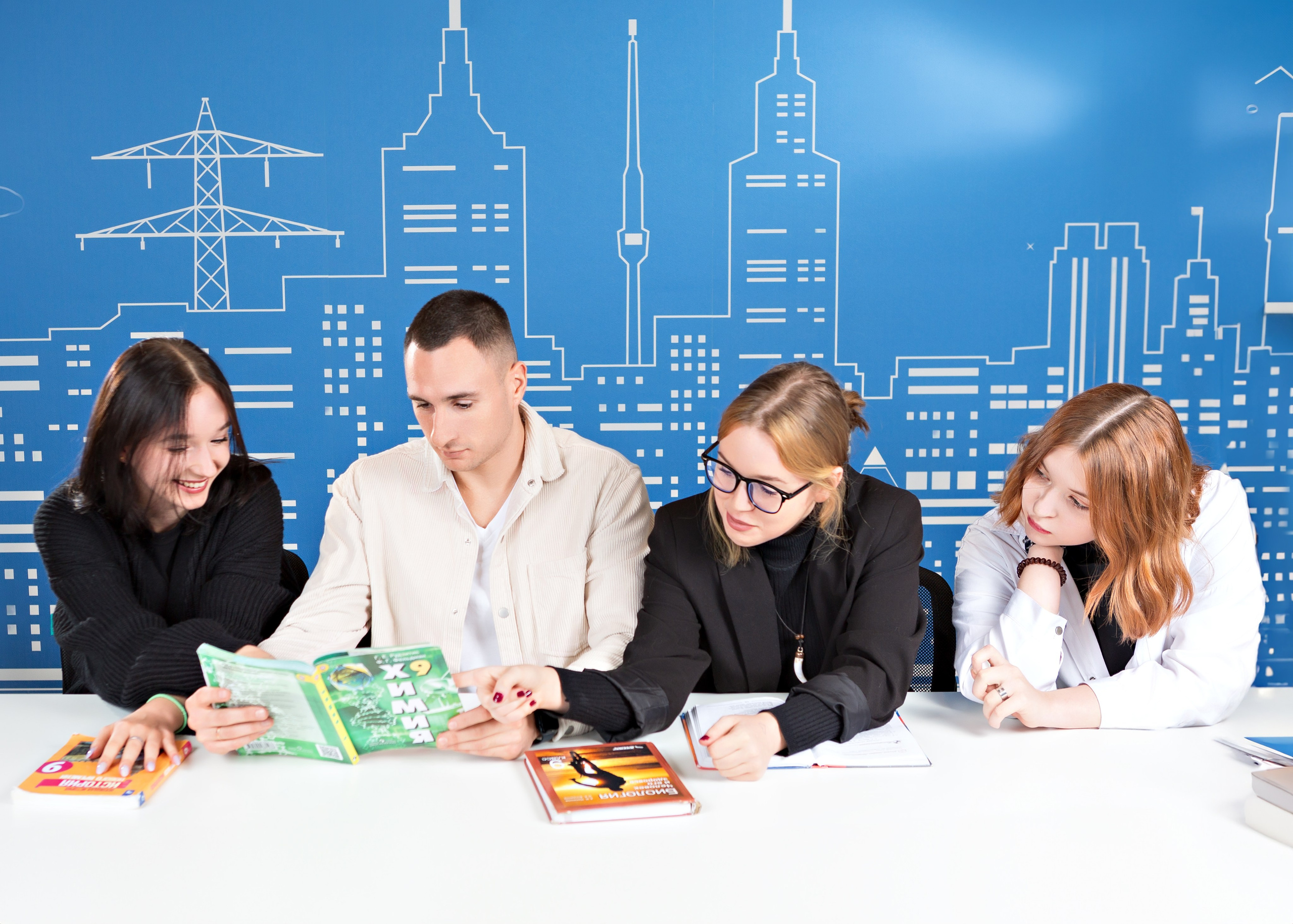 Выпускной альбом для 9 Класса. Выпускные альбомы и школьный фотограф в Подольске, Троицке, Щербинке, Москве и Московской области