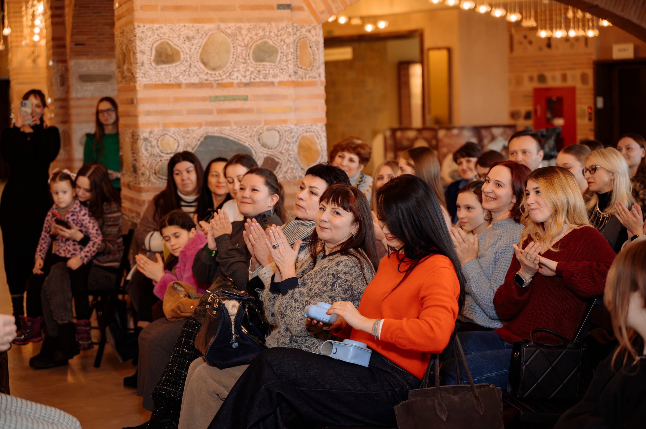 Репортажная съемка, съемка мероприятия, проект factor.by, финалист factor.by, Шамхал Хачатурян, Ибрагим Карасов, фактор бай, фотограф Ольга Шаповалова, съемка фанатов, минск, беларусь