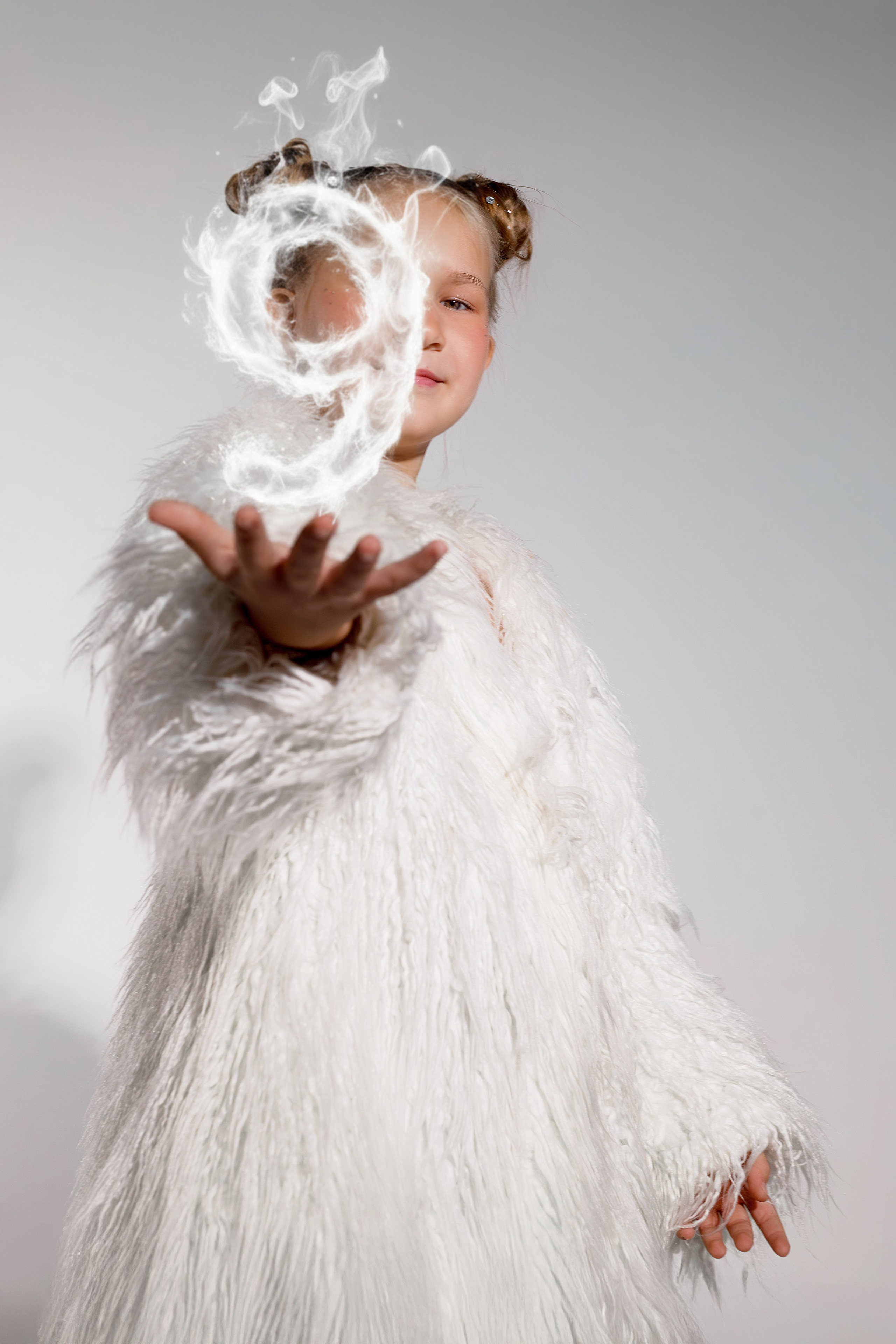 Креативная детская фотосессия на 9 лет в студии Сочи. Детский студийный фотограф Сочи