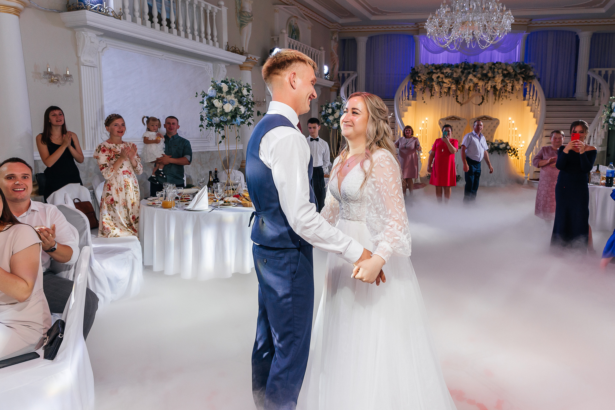 Завораживающая выездная церемония на свежем воздухе. Олег Сверчков | Свадебный фотограф Вологда