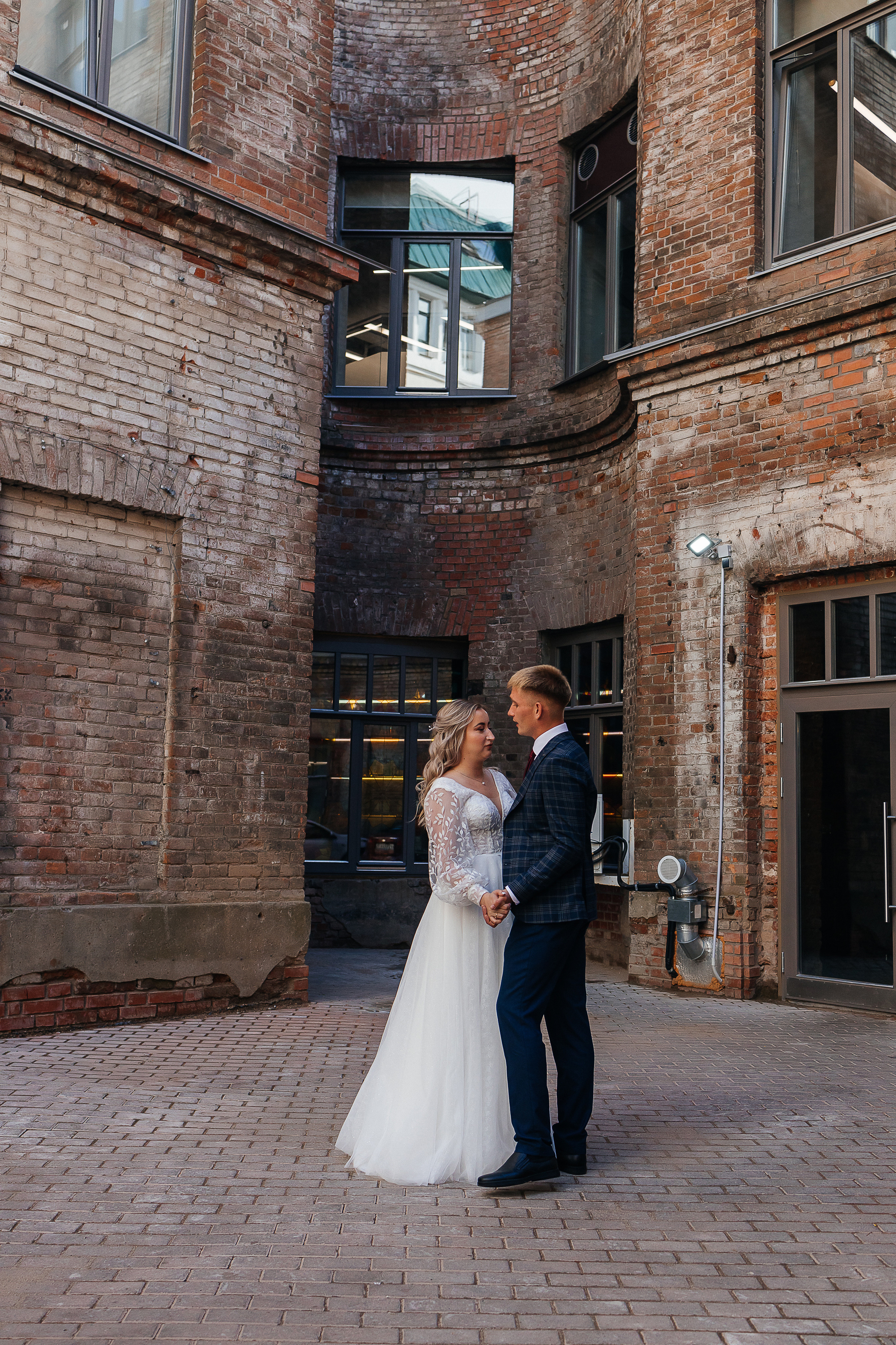 Завораживающая выездная церемония на свежем воздухе. Олег Сверчков | Свадебный фотограф Вологда