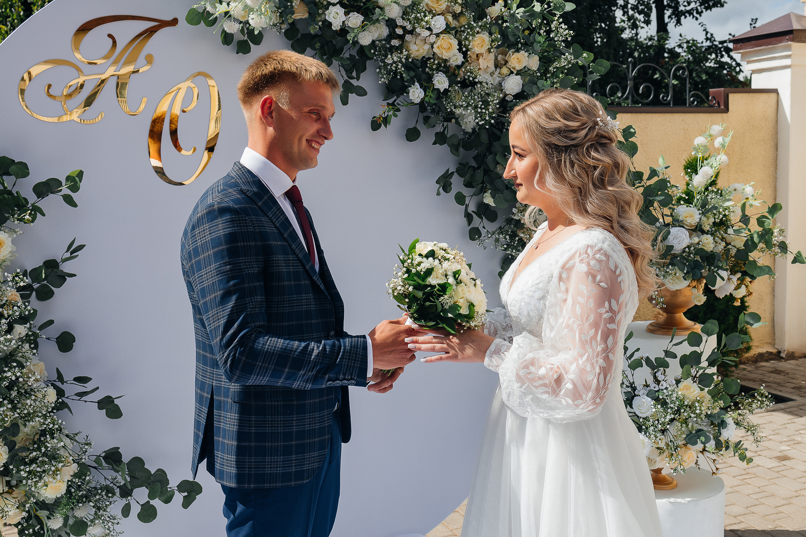 Завораживающая выездная церемония на свежем воздухе. Олег Сверчков | Свадебный фотограф Вологда