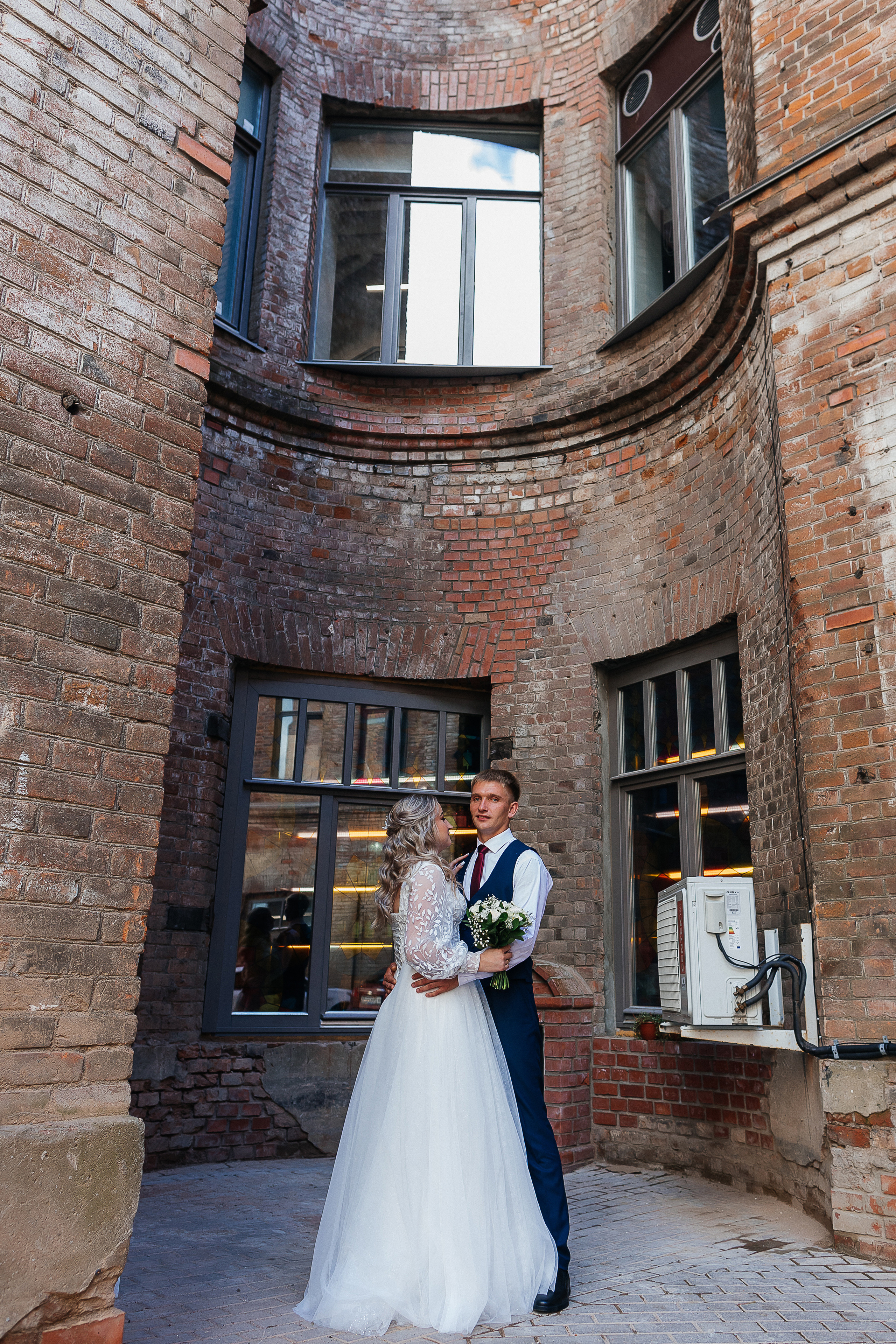 Завораживающая выездная церемония на свежем воздухе. Олег Сверчков | Свадебный фотограф Вологда