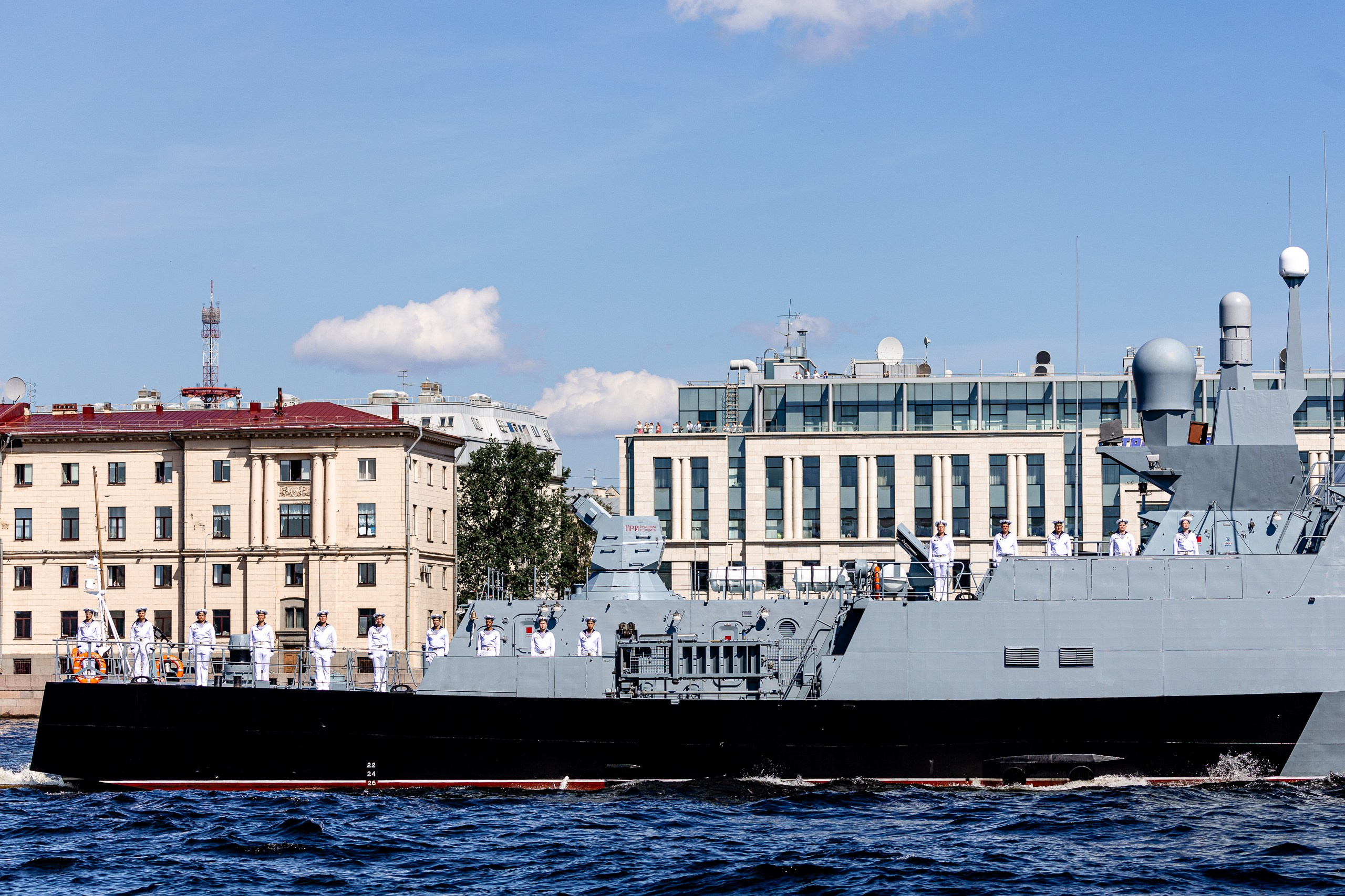 Малый ракетный корабль на параде кораблей на День ВМФ России 2024 в СПБ