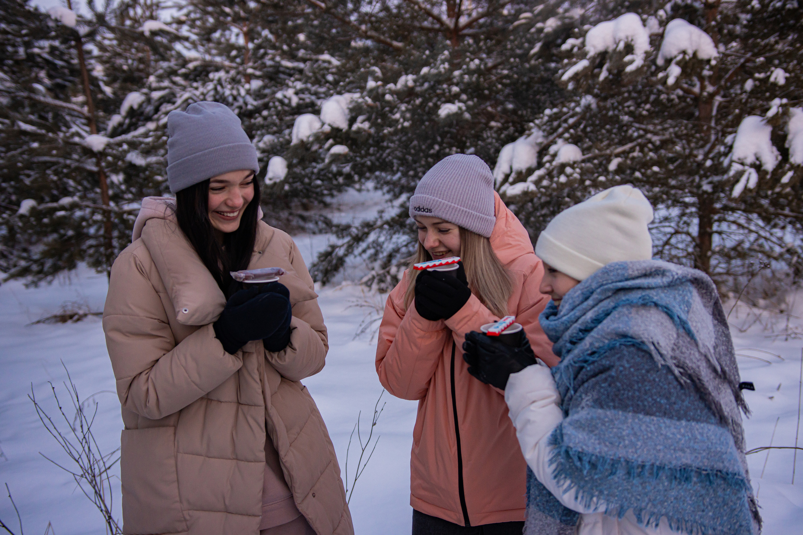 Фотосессия в еловом лесу Подружки