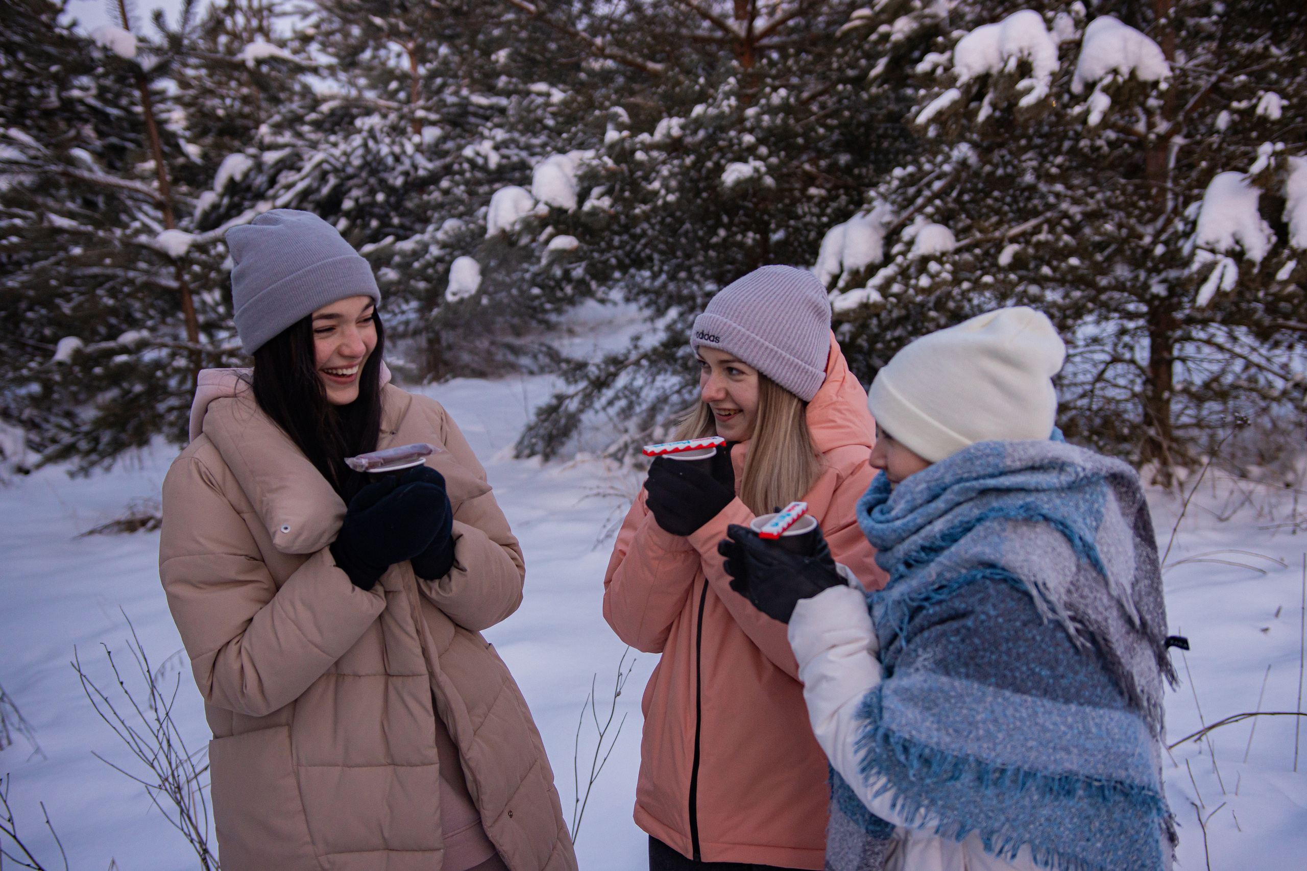 Фотосессия в еловом лесу Подружки