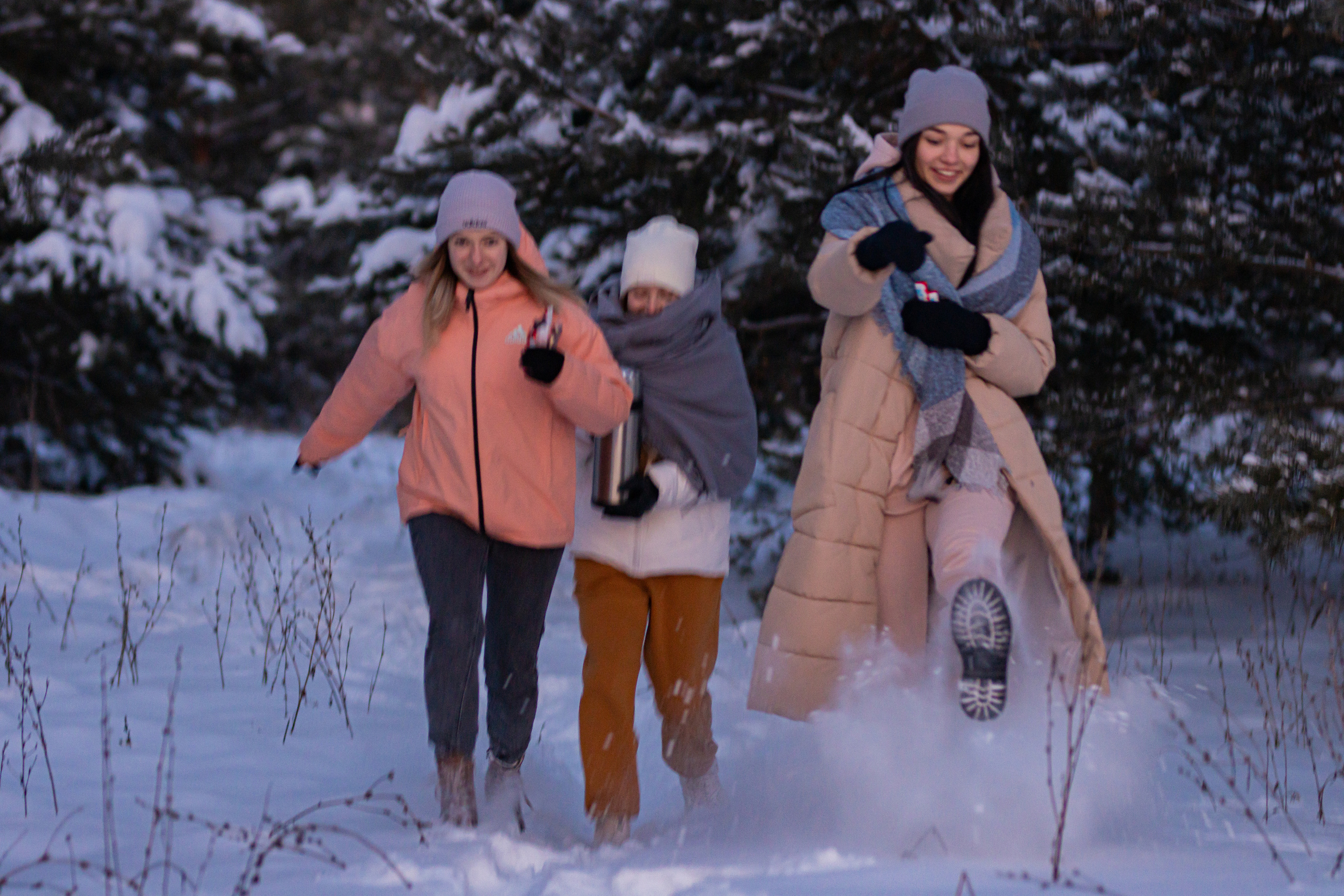 Фотосессия в еловом лесу Подружки