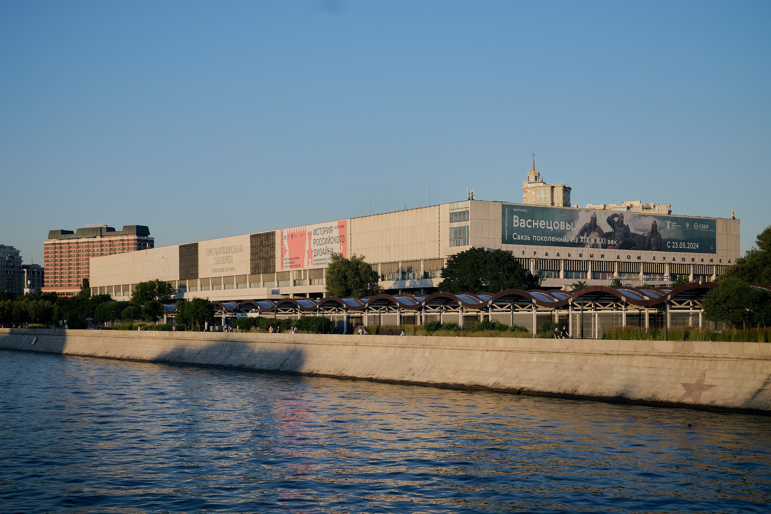 Прогулка на кораблике по Москва-реке. Фотограф Роман Адлер