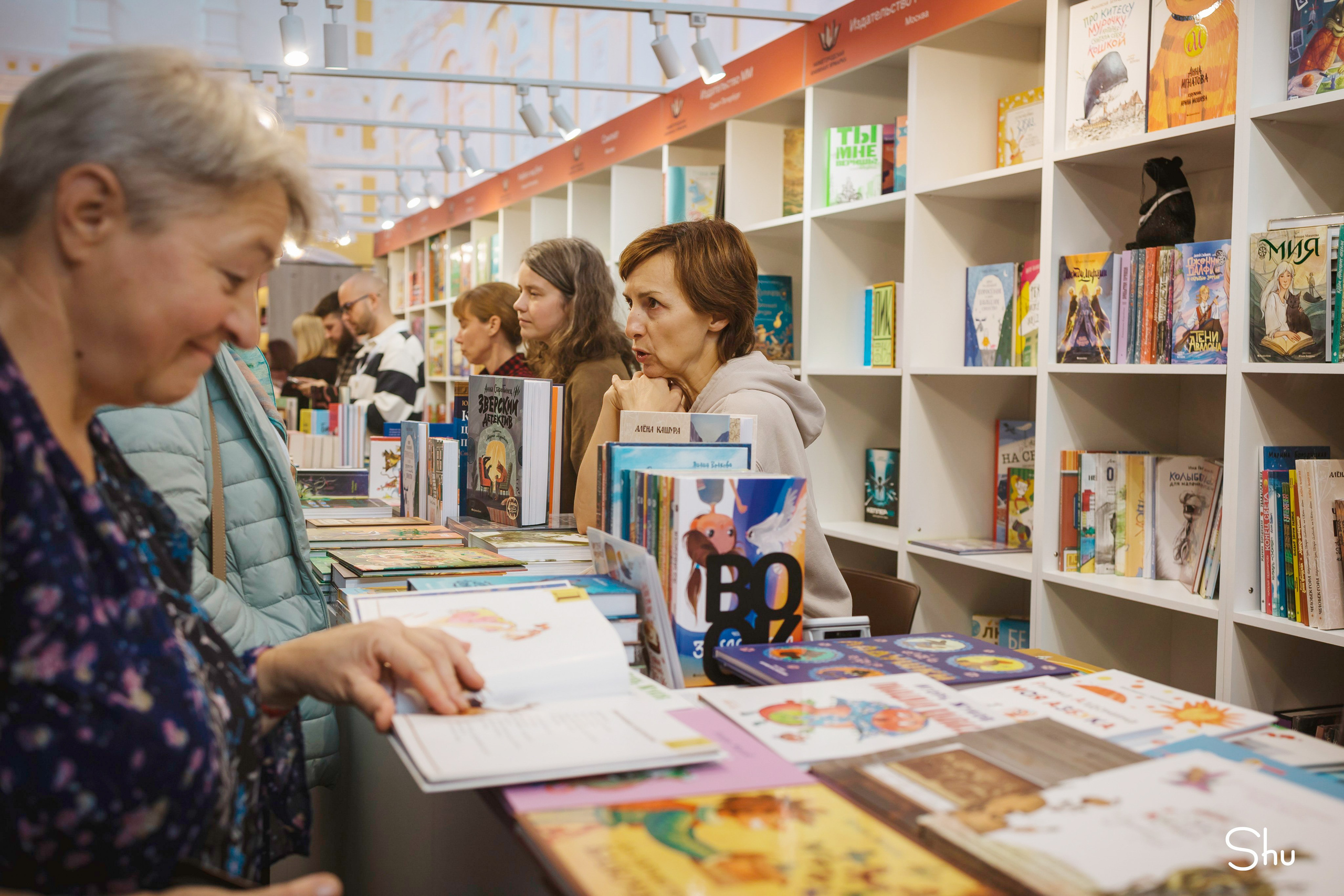 Нижегородская книжная ярмарка 2026. Репортажный фотограф в Нижнем Новгороде — Екатерина Шугаева
