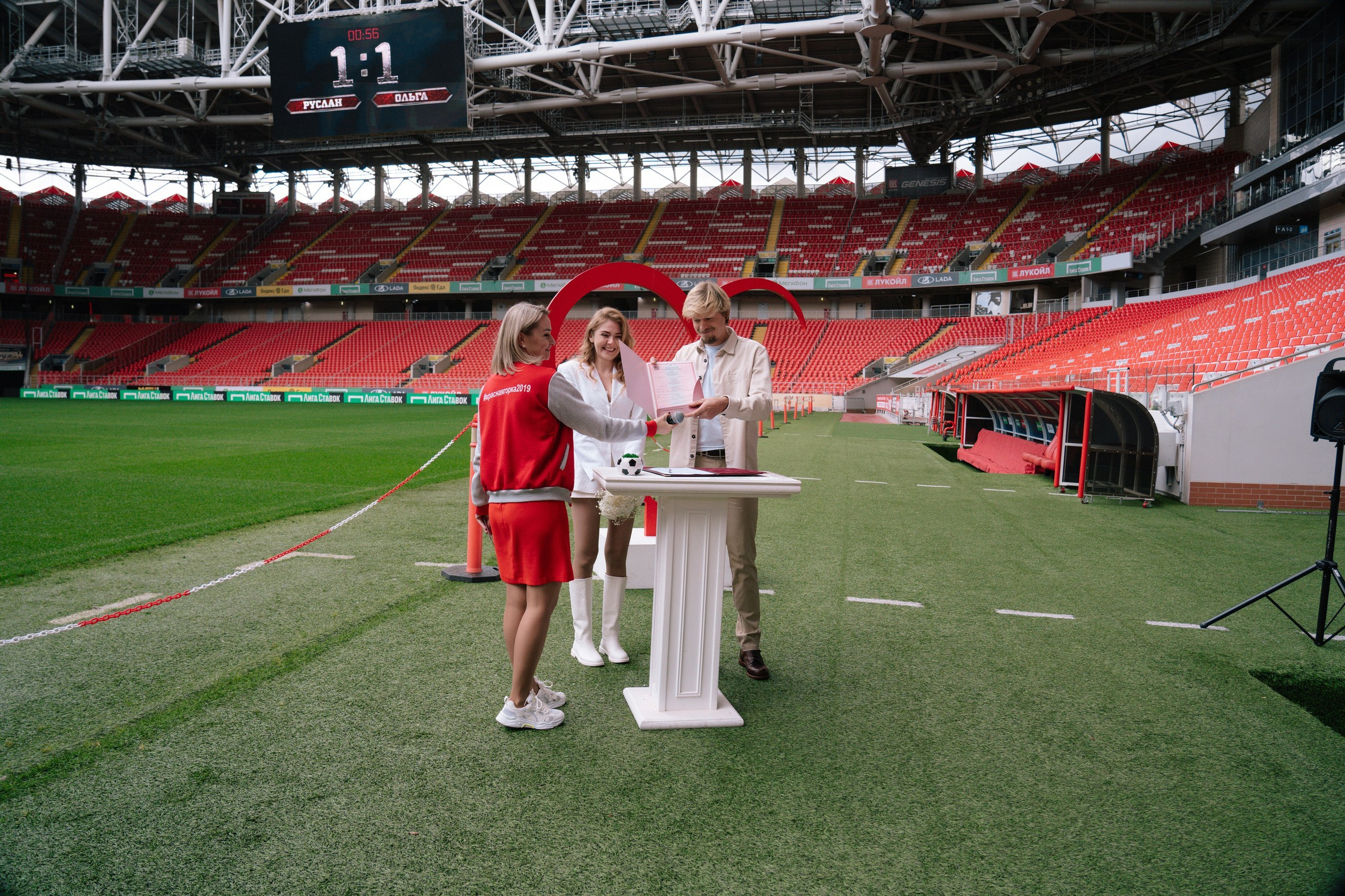 Свадебная фотосессия на стадионе Спартак Тушино