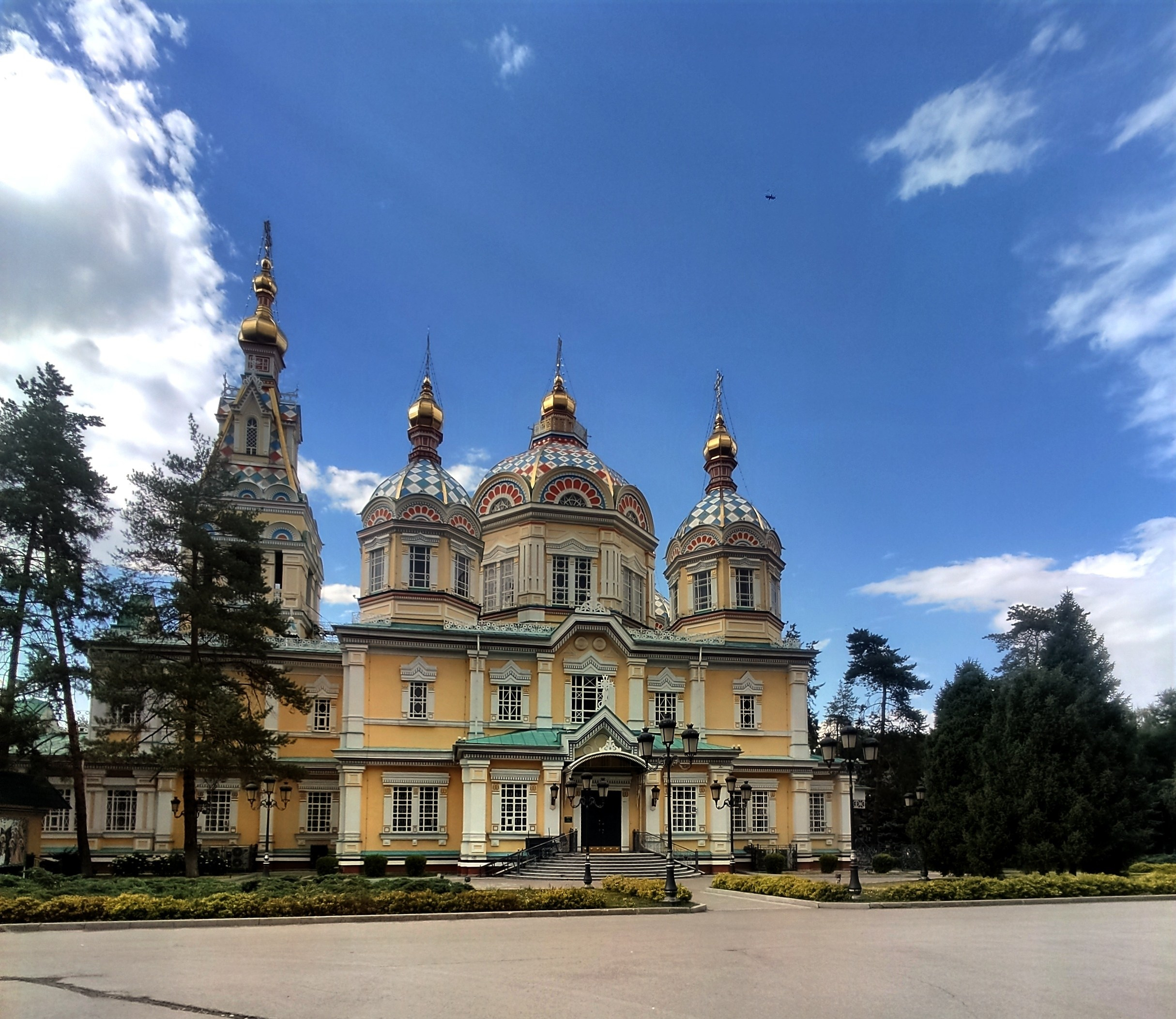 Melon Travel в Алматы: экскурсии и джип туры в Чарынский каньон, озера Каинды, Кольсай, Иссык, национальный парк Алтын Эмель