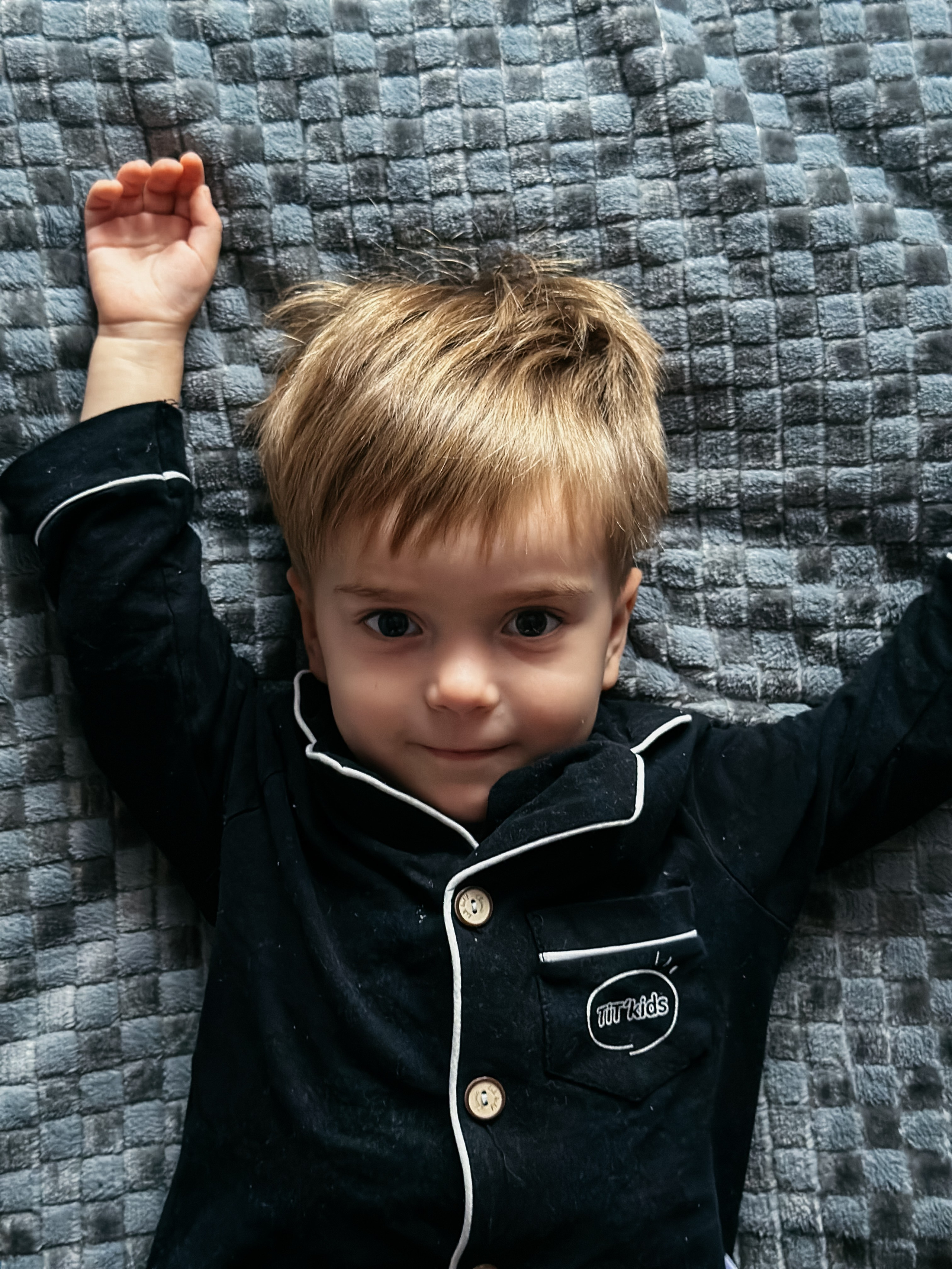 Модель для предметной съемки мальчик Радэль Казань| Sale Easy