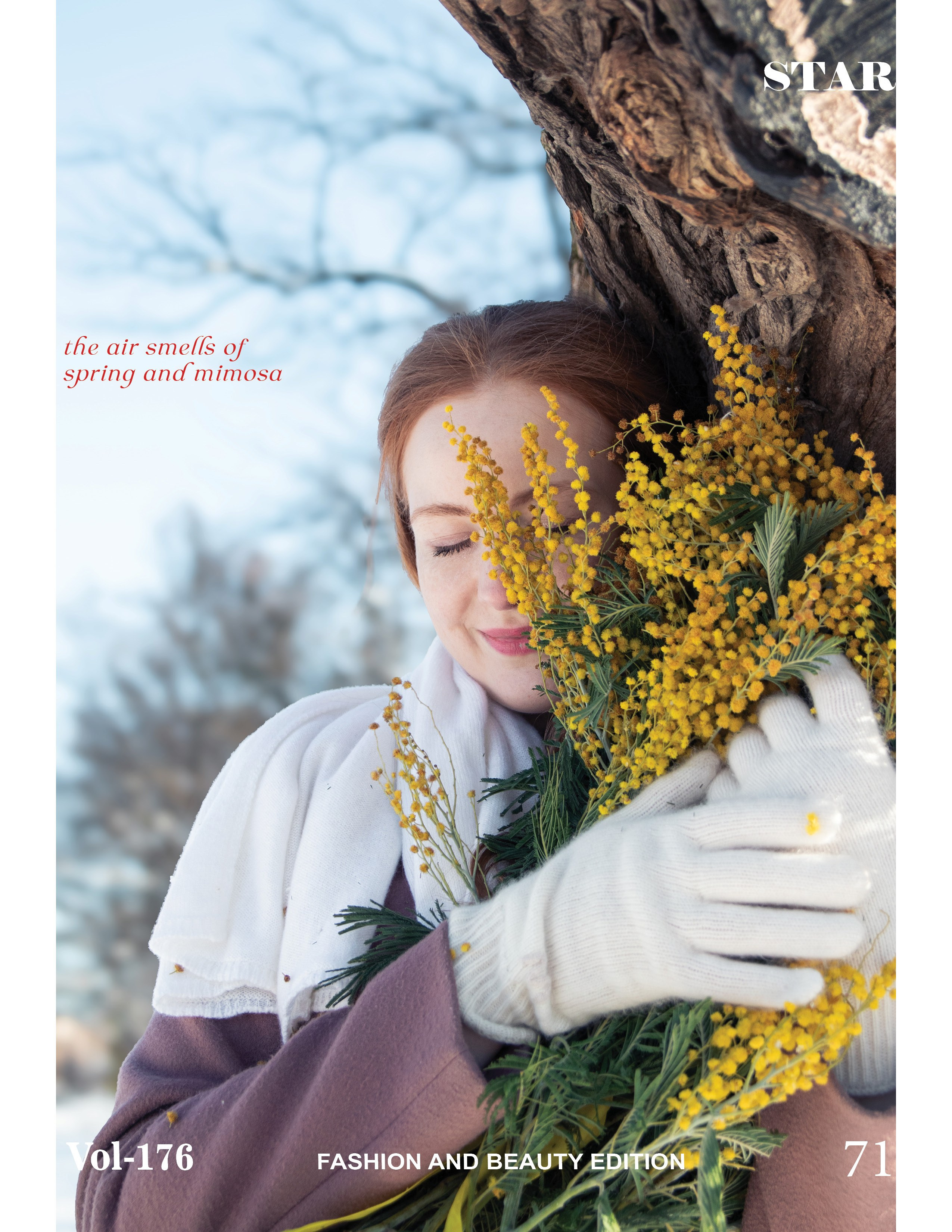 Крупный портрет женщины с светлыми волосами и мягкой улыбкой.