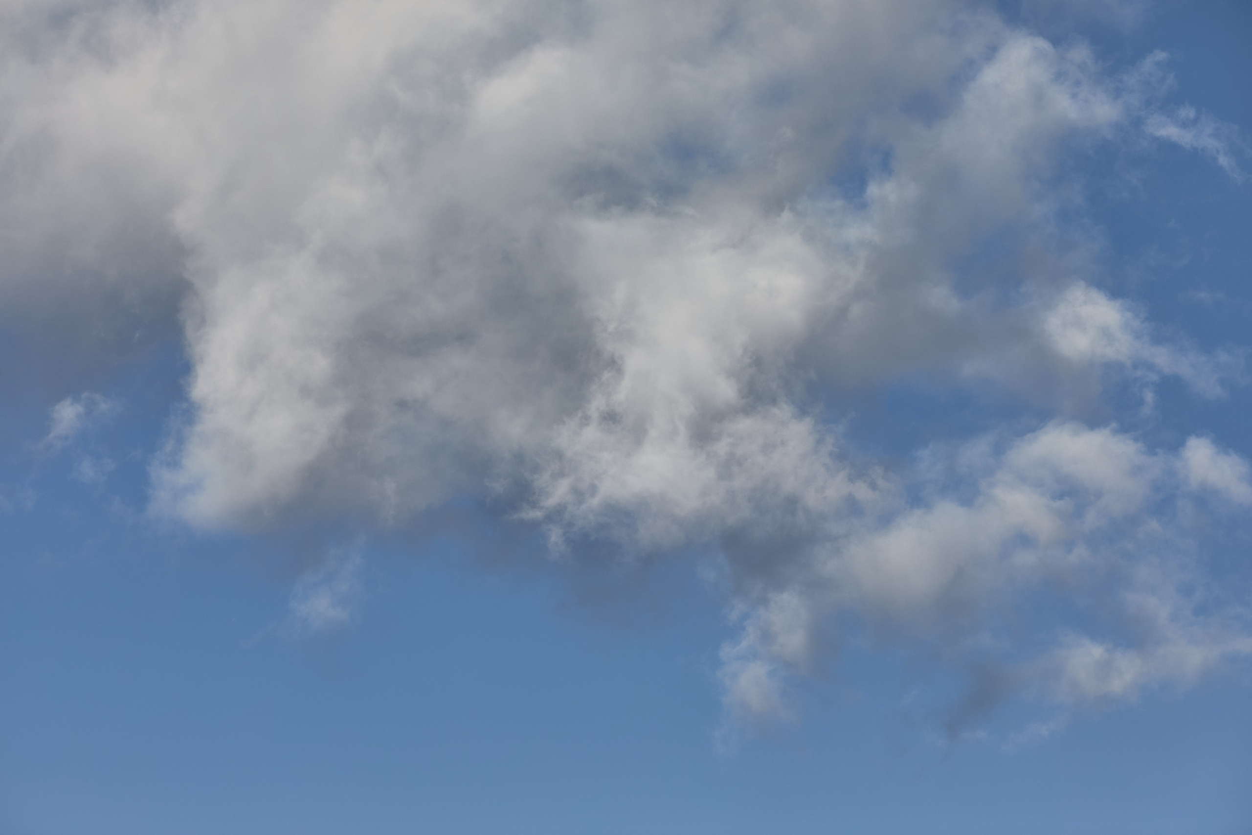 Кучевые облака - фон для сайта и социальных сетей