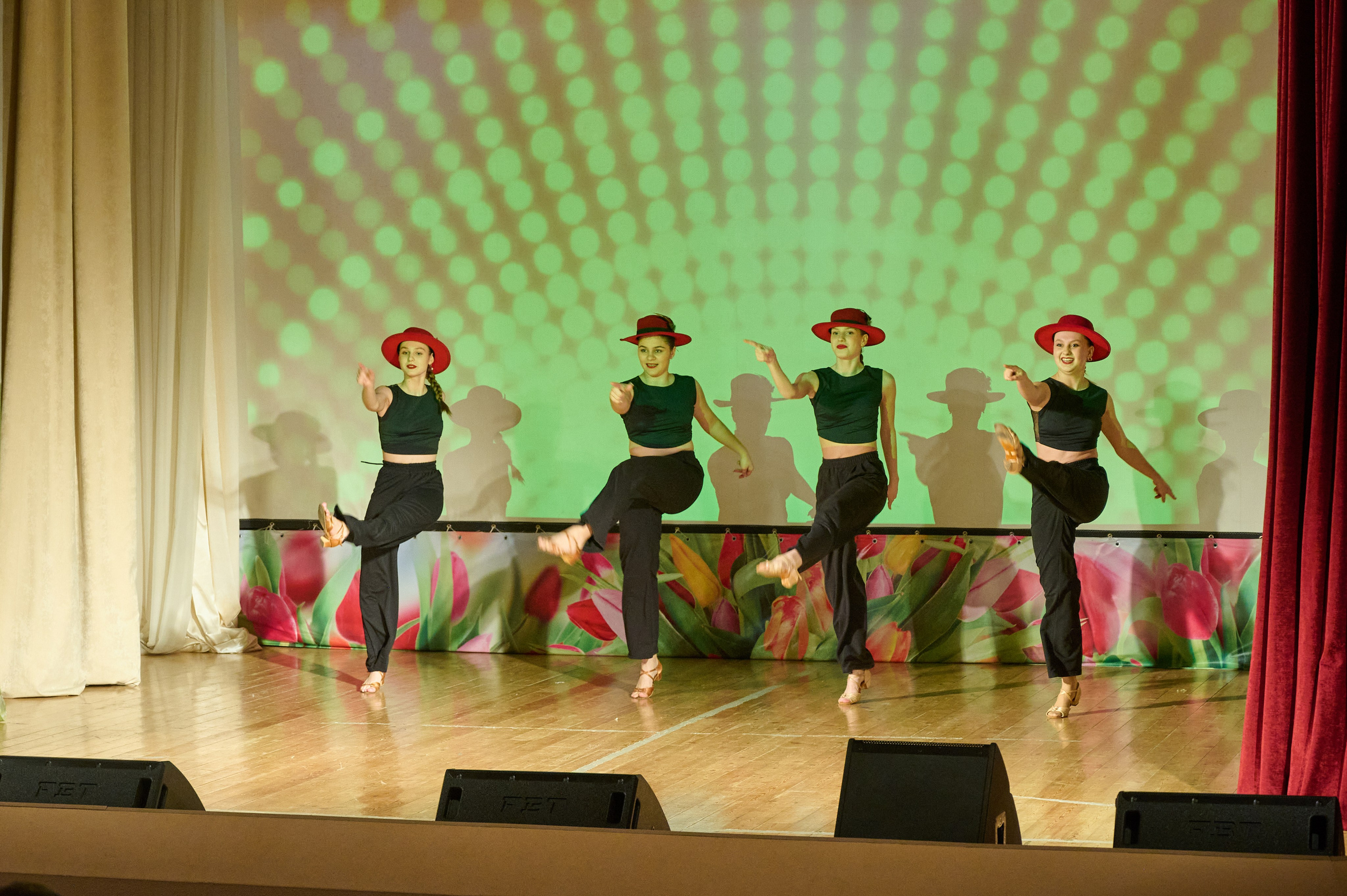 8 марта ДК Кабардинка. Жизнь курорта Кабардинка в фотографиях