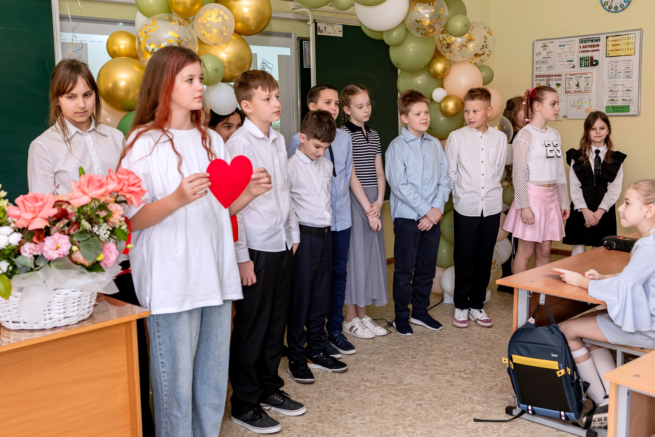 Выпускной в начальной школе в классе. Фотограф и видеограф Москва. Свадебный фотограф, видеограф. Выпускные альбомы. Оживающие альбомы