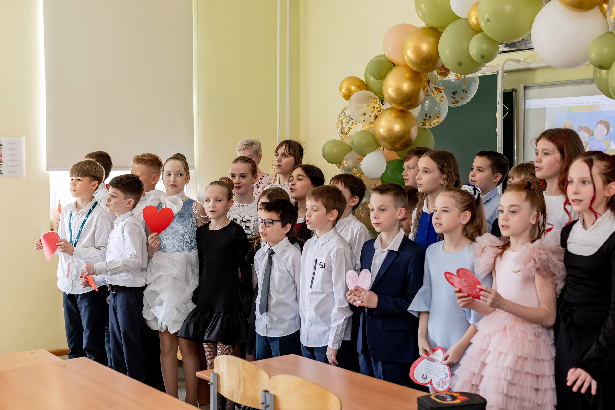 Выпускной в начальной школе в классе. Фотограф и видеограф Москва. Свадебный фотограф, видеограф. Выпускные альбомы. Оживающие альбомы