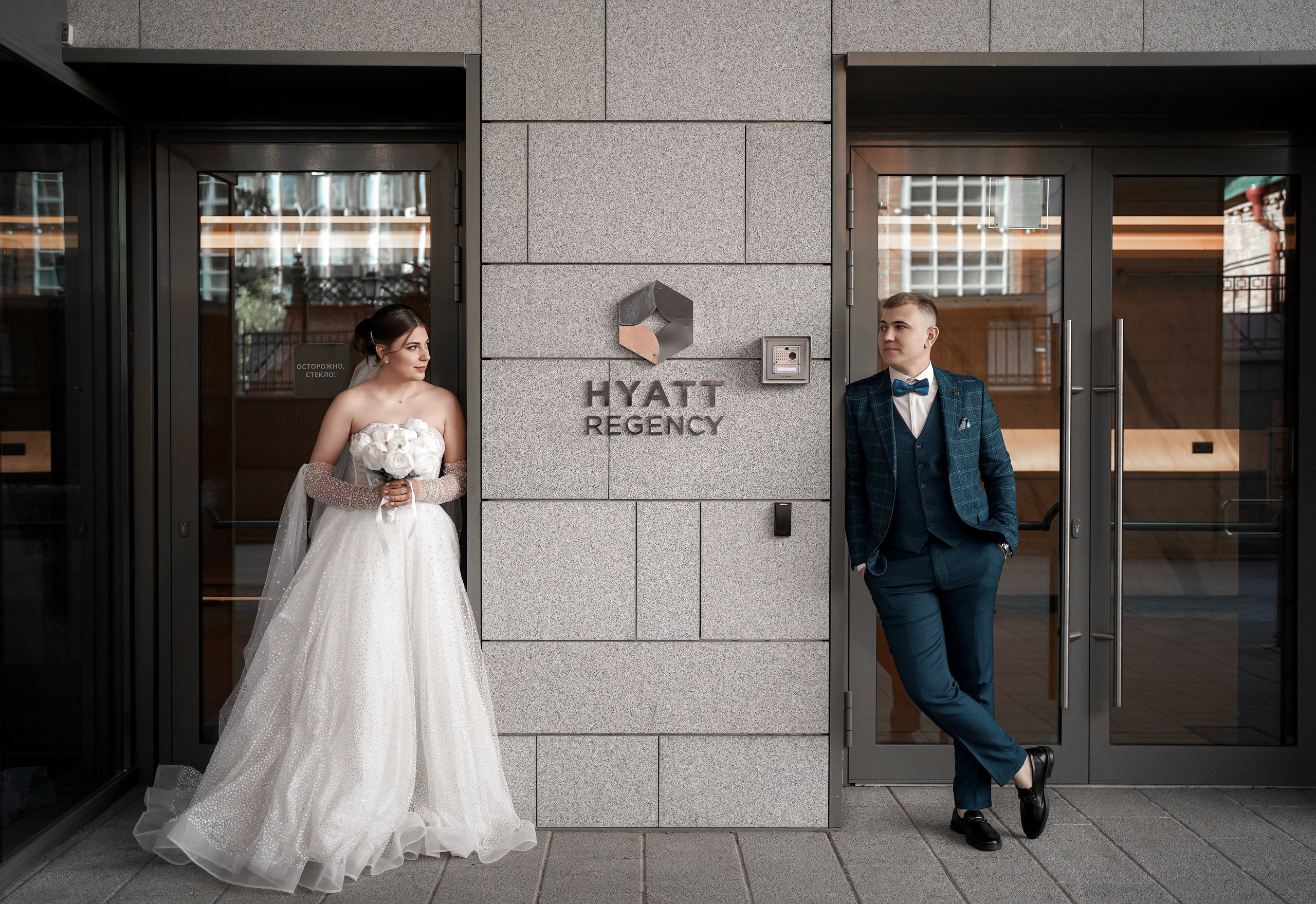 Фотограф и видеограф на свадьбу в Ростове-на-Дону 2026. Профессиональная работа, качественный результат. Свадебный фотограф в Ростове-на-Дону. Таинство Крещения и Венчания, семейные фотосессии. Алёна Чёботова