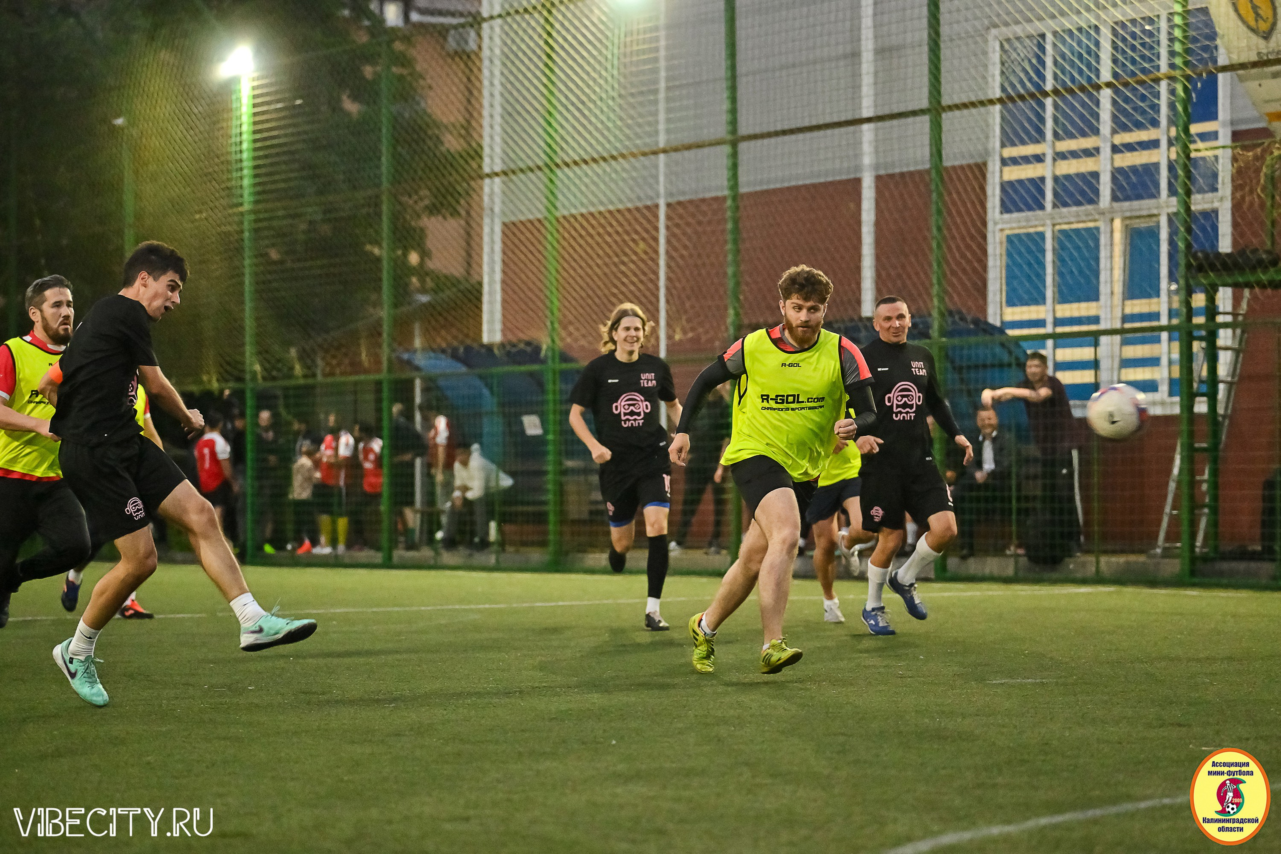 ИГРЫ МИНИ-ФУТБОЛЬНОЙ И КОРПОРАТИВНОЙ ЛИГИ. VIBECITY.RU Вайб Сити Ру Фоторепортажи Фотоотчеты Калининград