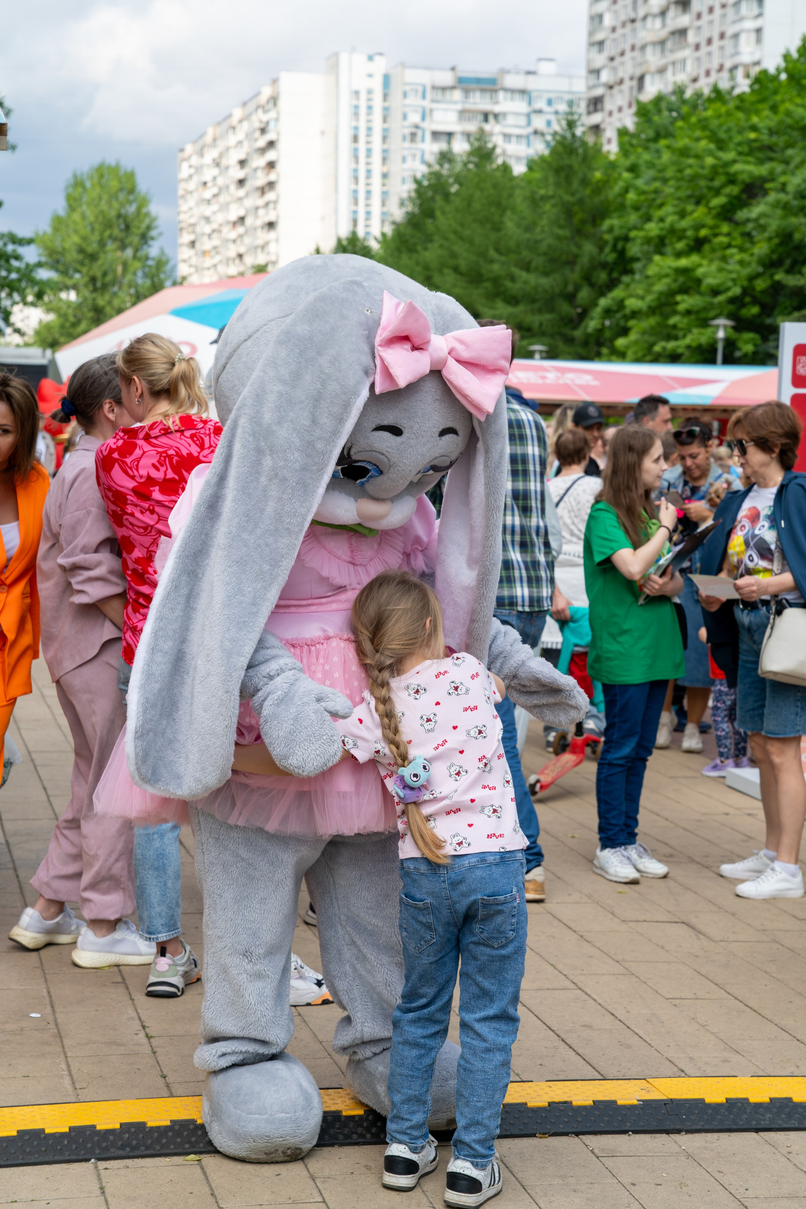 Фотограф на прогулочную фотосессии, фотосъёмка в парке, фотосессии в цветущем саду, студийные фотосессии. «Студия DRONAVT`s» — видеосъёмка и фотография г. Москва