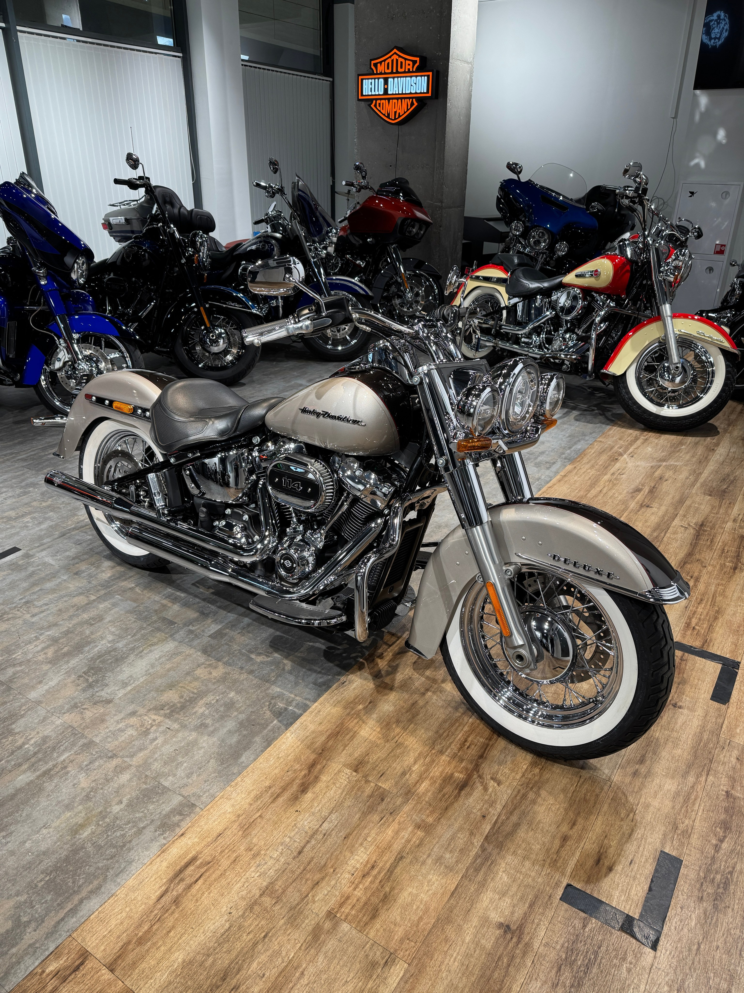 Harley Davidson 2018 Deluxe (Silver Fortune/Sumatra Bro) — купить мотоцикл. Hello Davidson, Москва. Только хорошие мотоциклы…