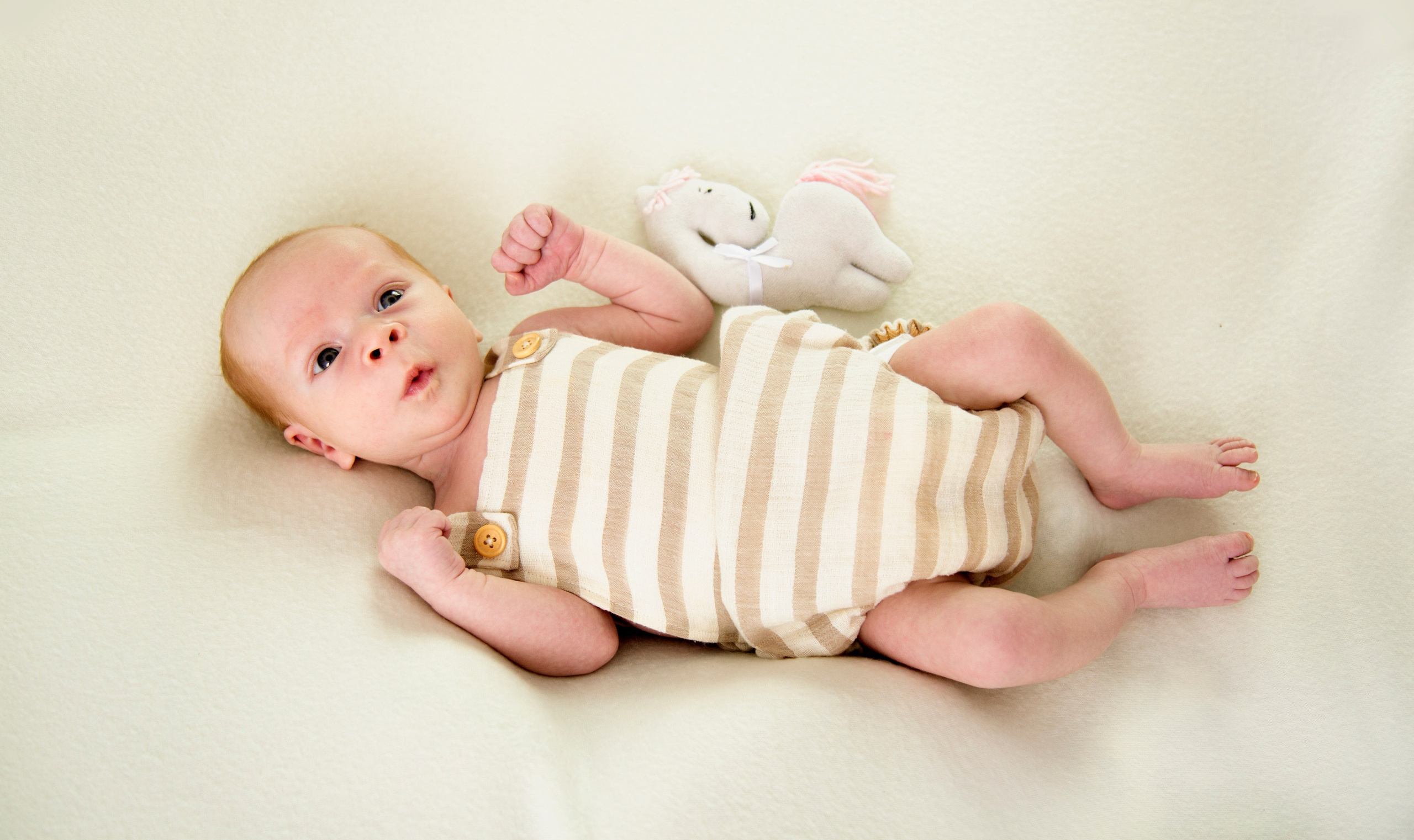 Фотосессия новорожденного мальчика в Москве. Фотосессия в студии в Москве от профессионального фотографа услуги по доступным ценам