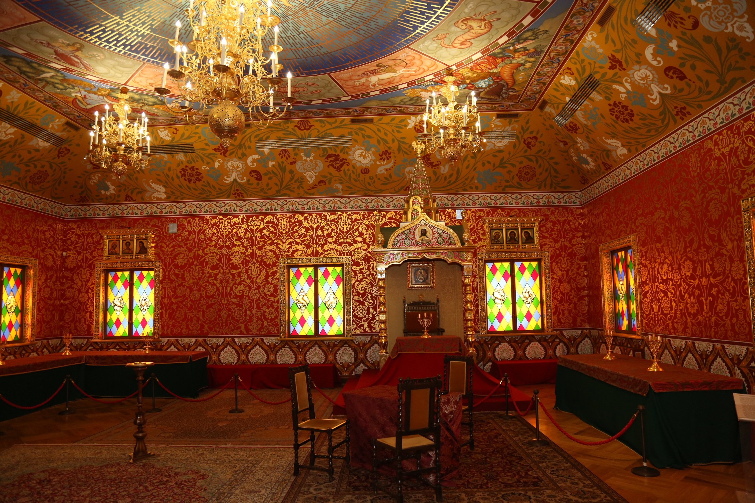 Свадебная фотосессия бракосочетания во Дворце Алексея Михайловича в Коломенском в Москве для Ирины и Андрея. Фотосессия в студии в Москве от профессионального фотографа услуги по доступным ценам