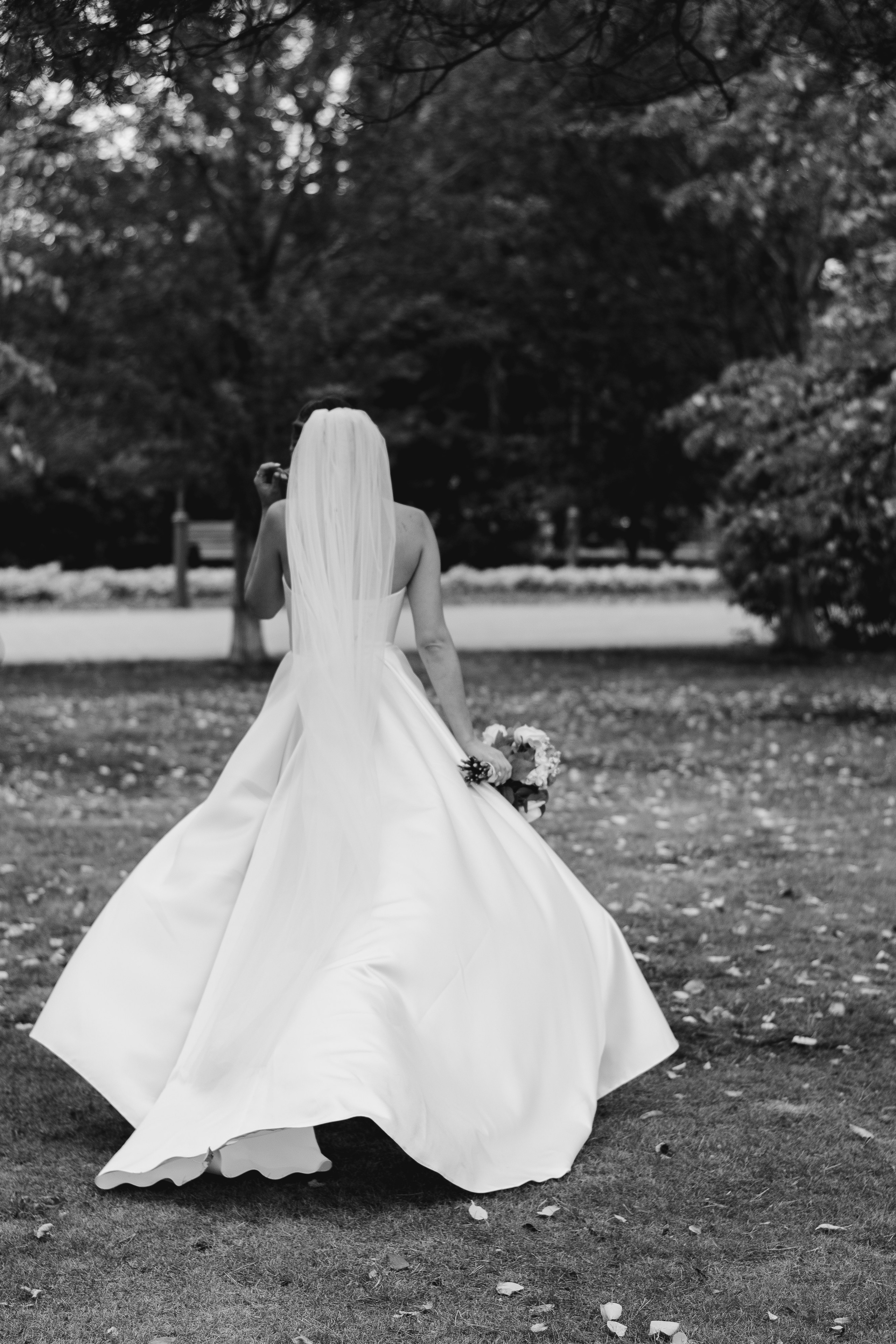 Свадебное платье — нюансы. Свадебный и портретный фотограф в Тюмени Женя Черемнова