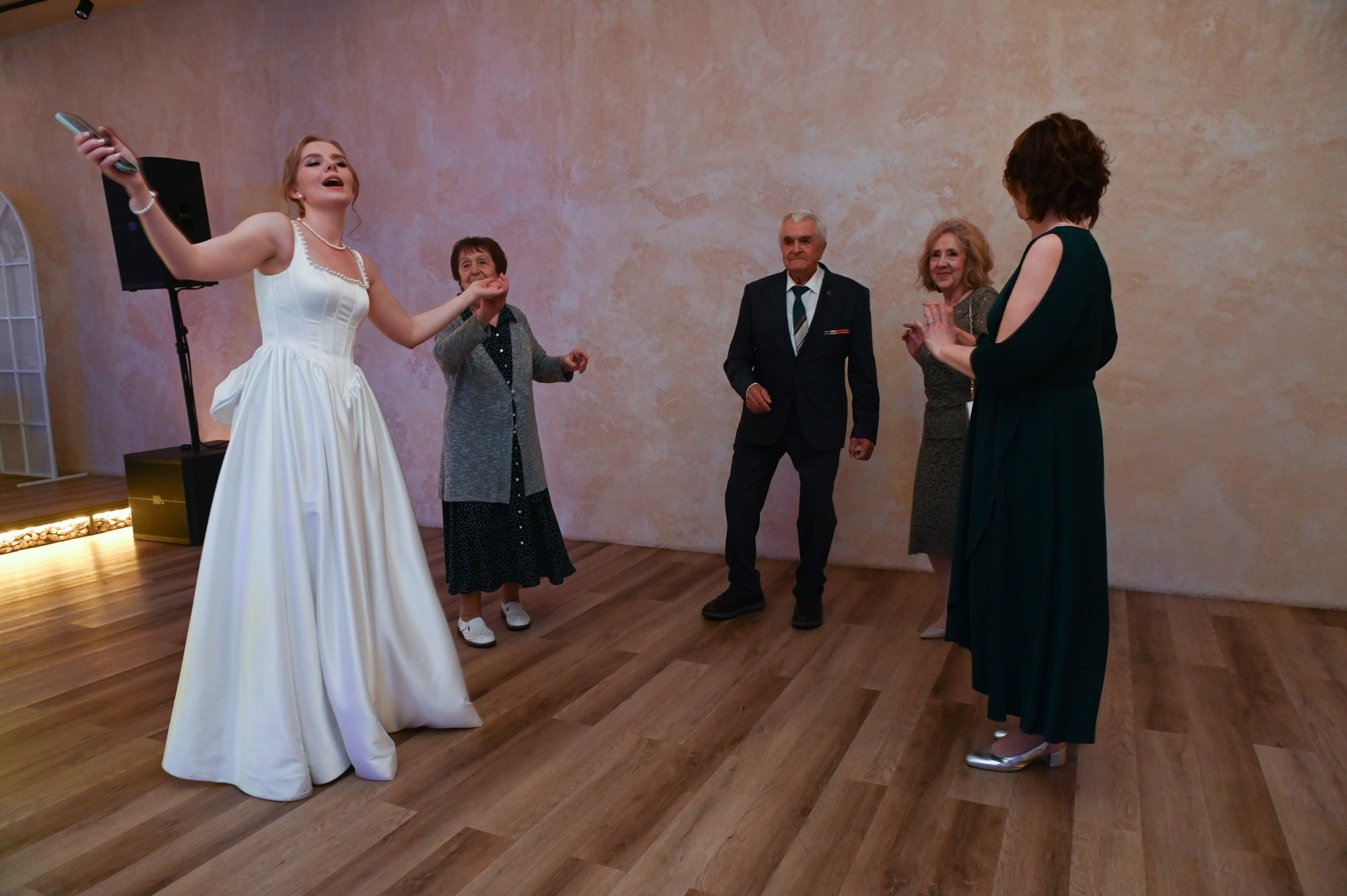 Фотожурналист на свадьбе: когда кадры становятся историей. Документальный фотограф Сергей Вдовин