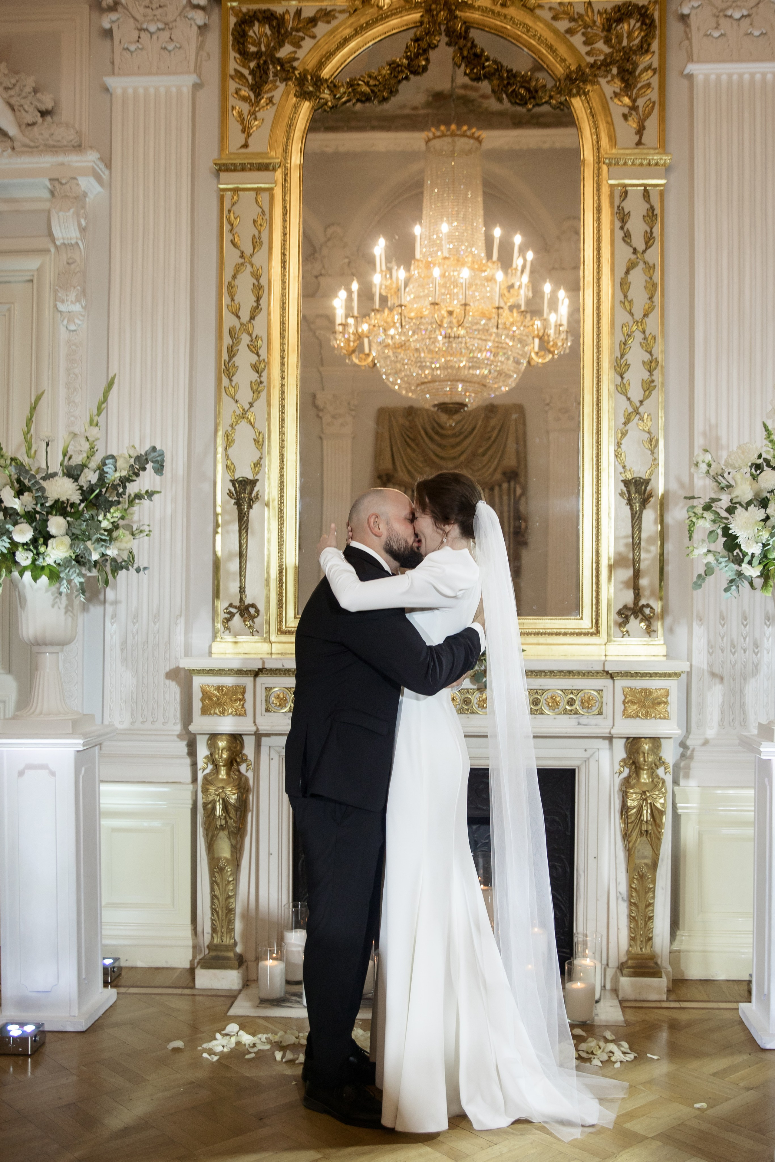 Свадебная фотосессия во Дворце Нарышкиных-Трубецких. Свадебный фотограф в Санкт-Петербурге Никита Кузякин