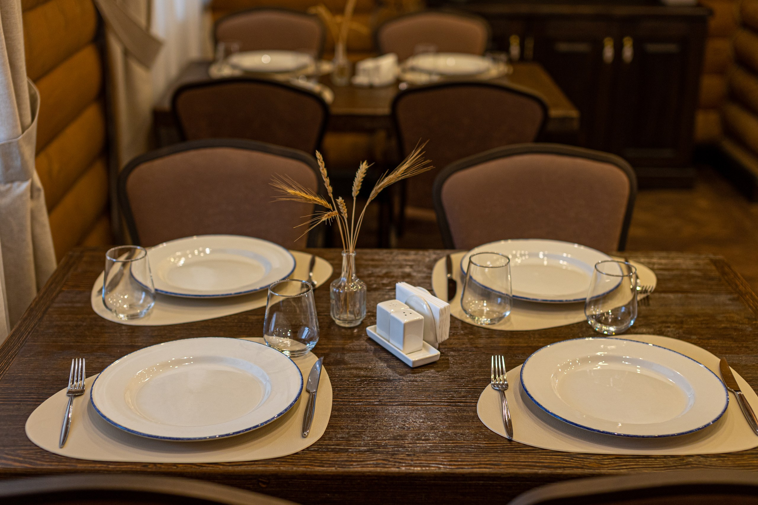 Банкетный зал «Гжель», ресторана «Дача ". Фотограф в Оренбурге. Профессиональный фотограф