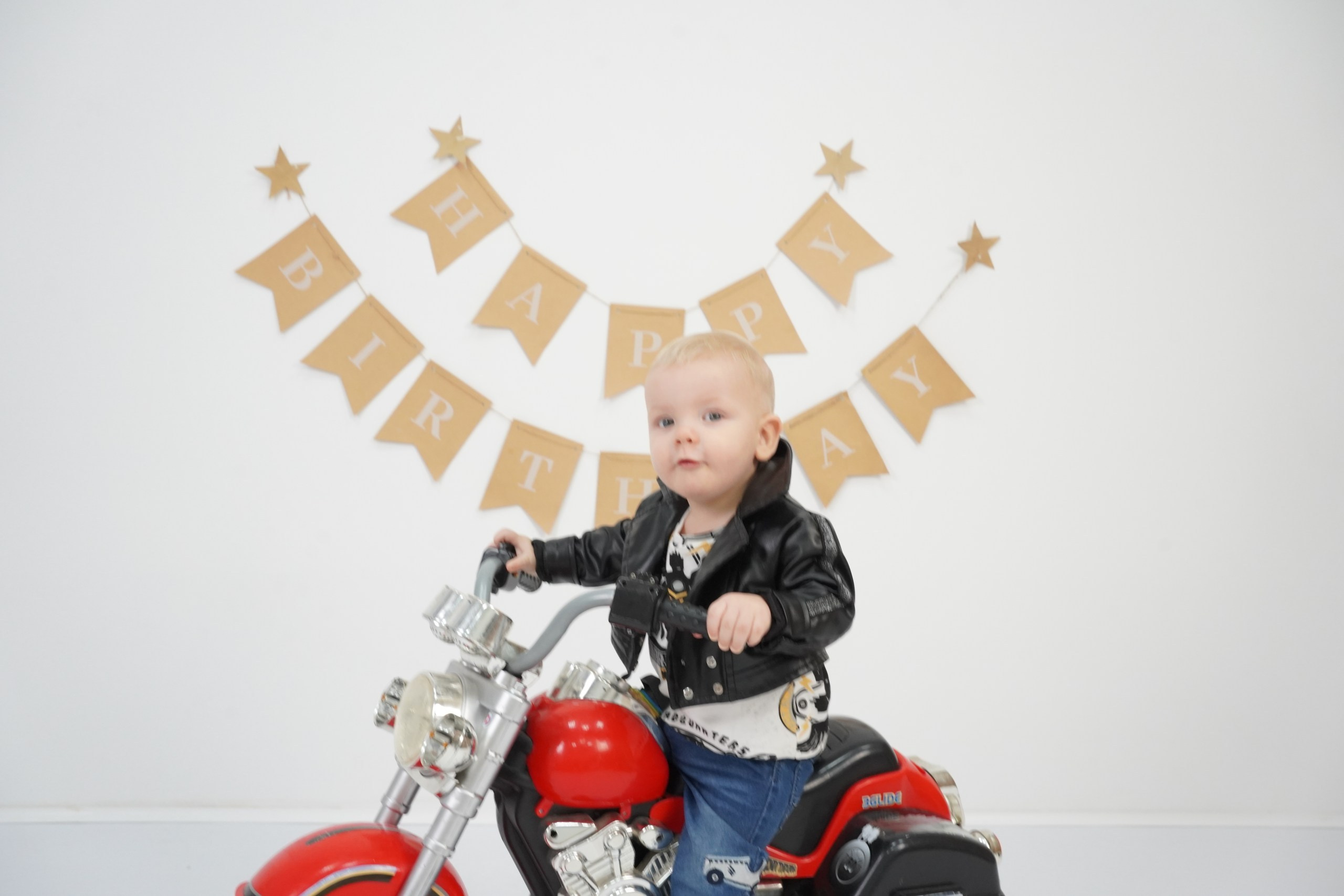 Фотосессия на Годик для Мальчиков. Детская Фотостудия ГОДОВАСИКИ в Санкт-Петербурге фотосесия на годик