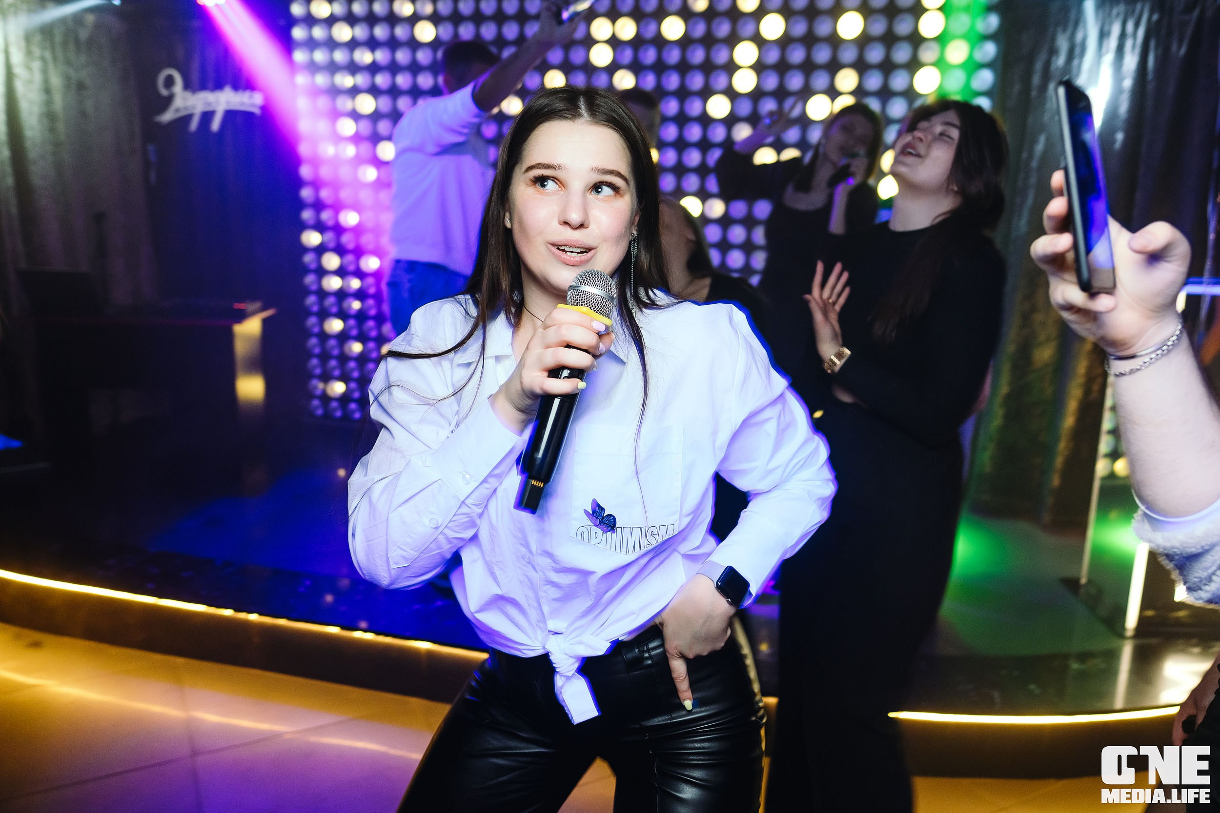 Фотоотчет с вечеринки в караоке-клубе Эйфория. One Media Life: фоторепортажи, фотоотчеты с мероприятий и заведений