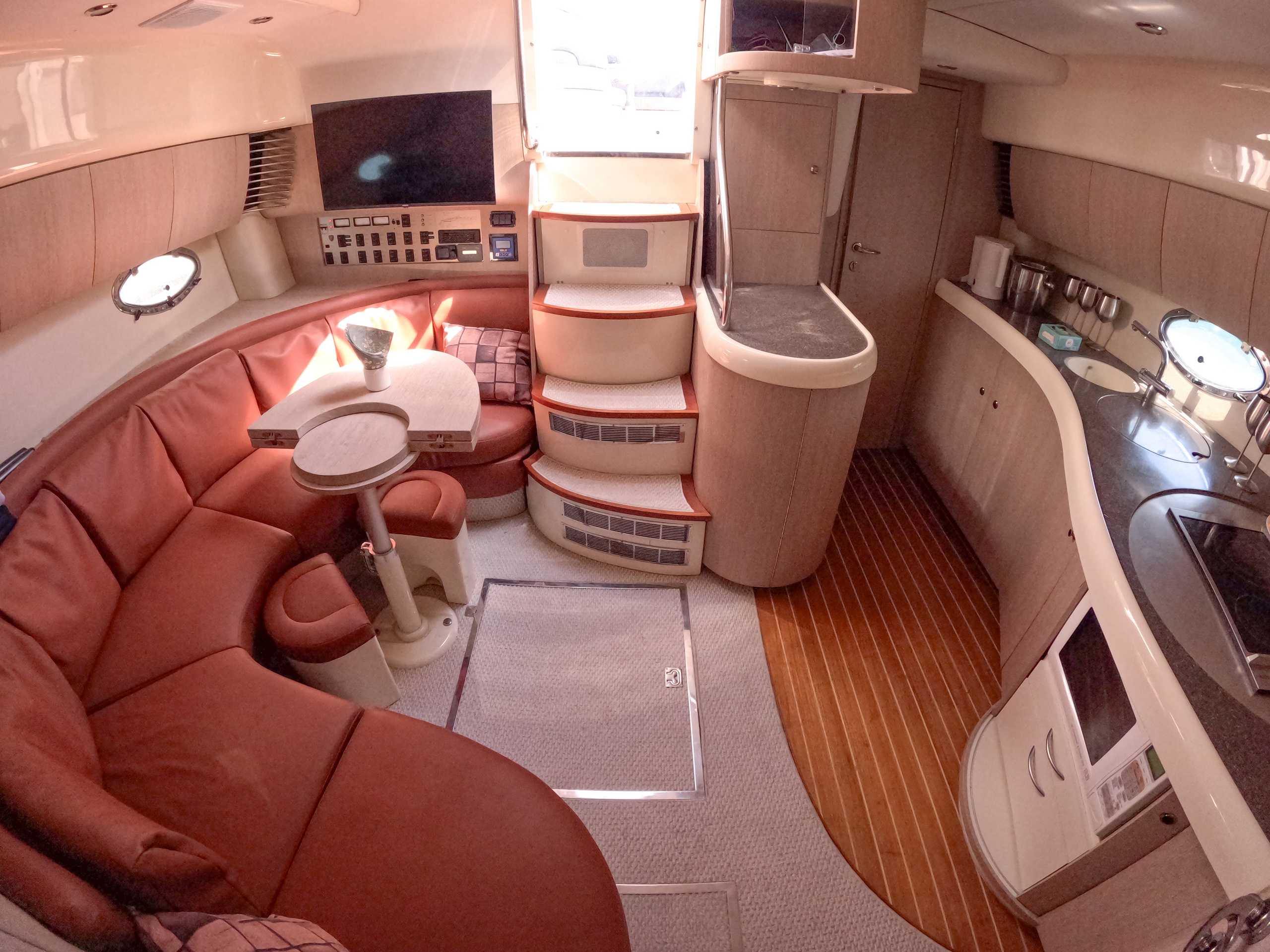 Катер Миура Аренда Яхты в Сочи Яхтанаморе YACHTNAMORE YACHTANAMORE