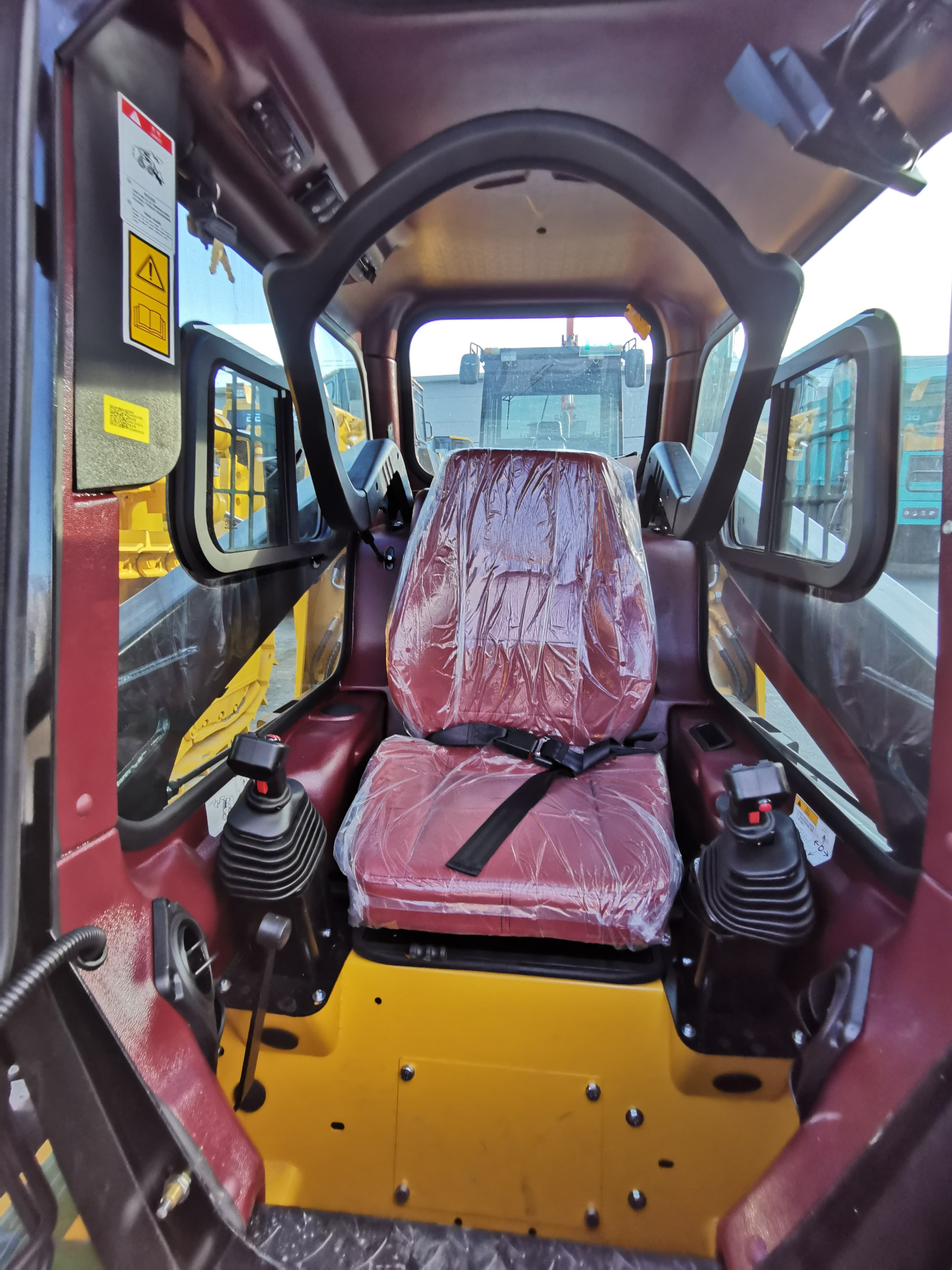 Фото миник Beezone BS900SL. Продажа и обслуживание грузовой техники и спецтехники в г. Новосибирск компания СТИ